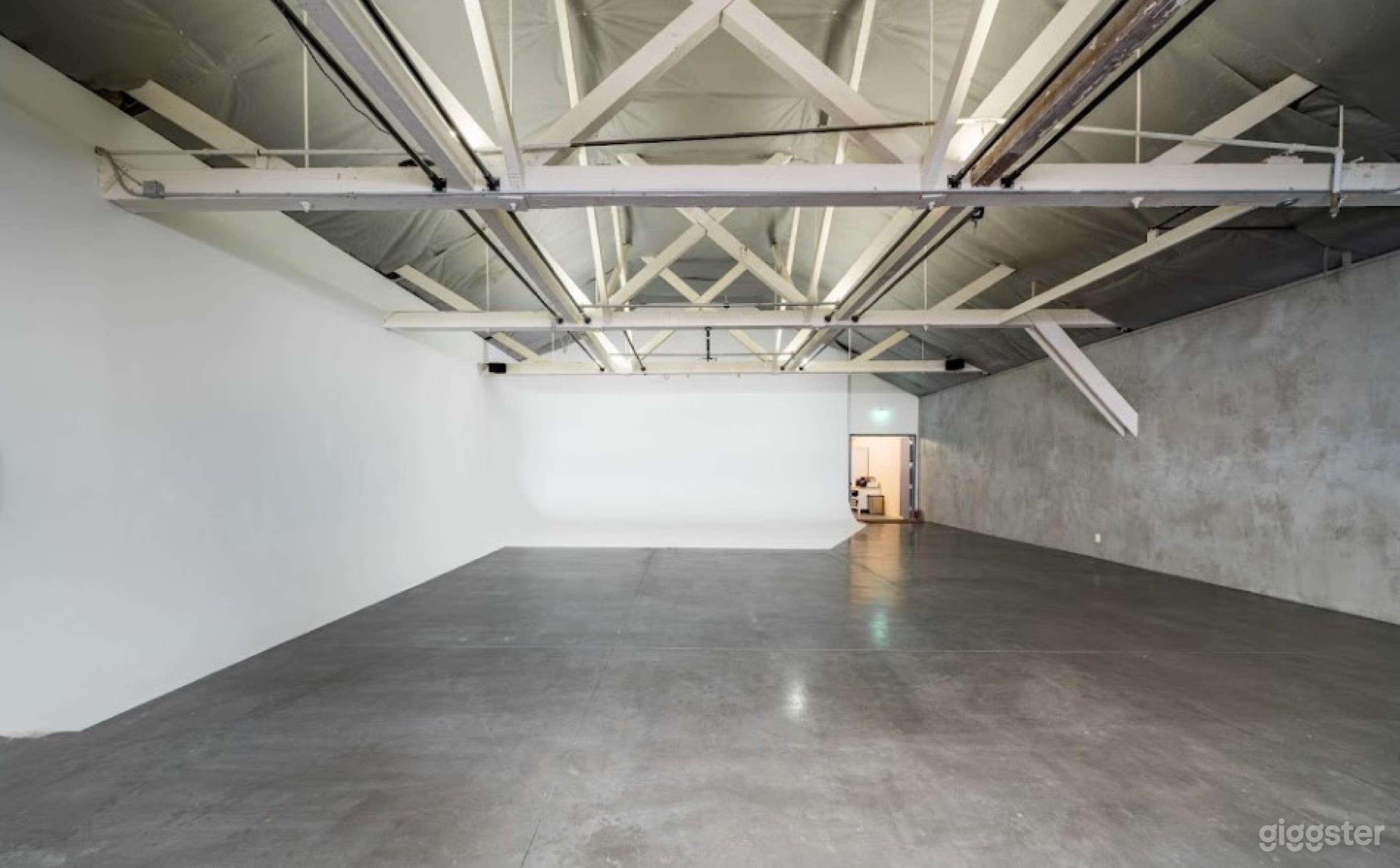  Premium Soundproof Photo &amp; Video Studio Photo 3