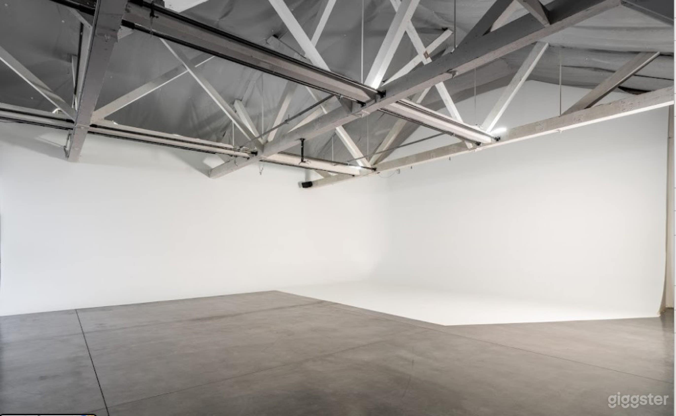  Premium Soundproof Photo &amp; Video Studio Photo 2