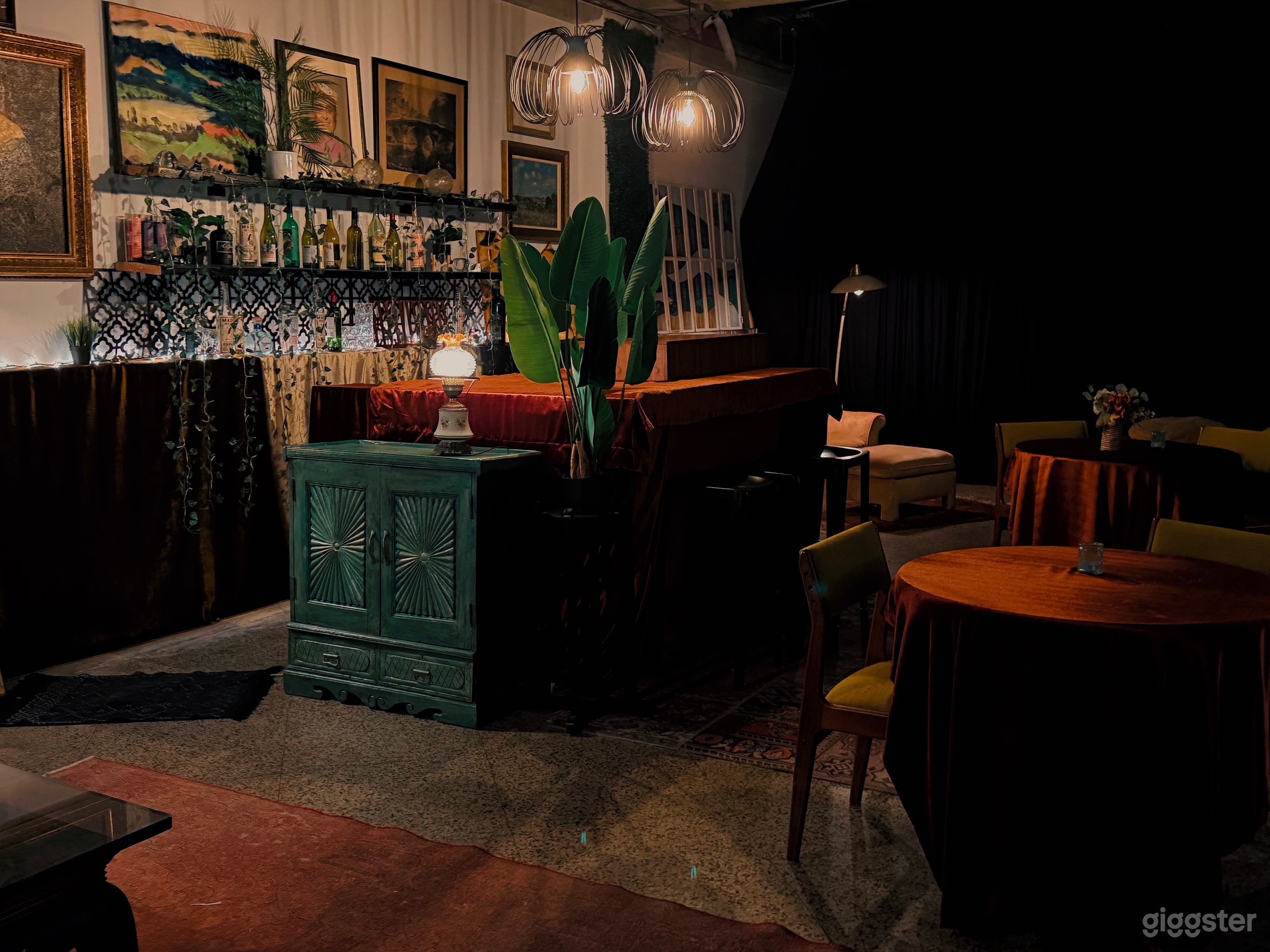 Check out bar listing conveniently located in same location 
https://giggster.com/listing/bar-lounge-2