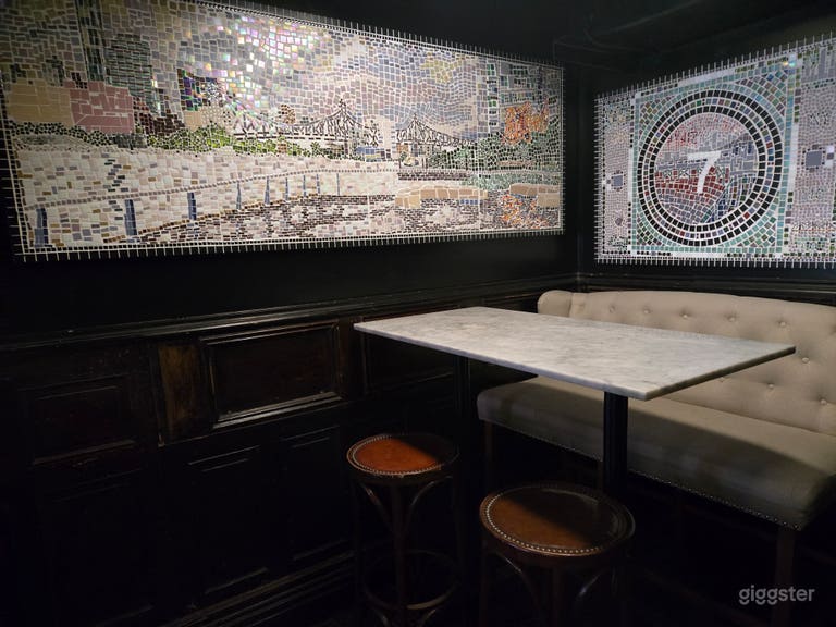  Bar de Vinos Íntimo y Lounge de Cócteles con Jazz en Vivo 
