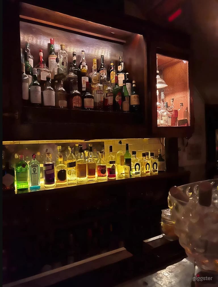  Bar de Vinos Íntimo y Lounge de Cócteles con Jazz en Vivo 