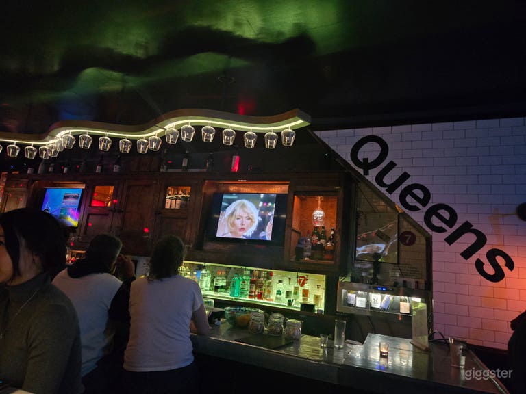  Bar de Vinos Íntimo y Lounge de Cócteles con Jazz en Vivo 