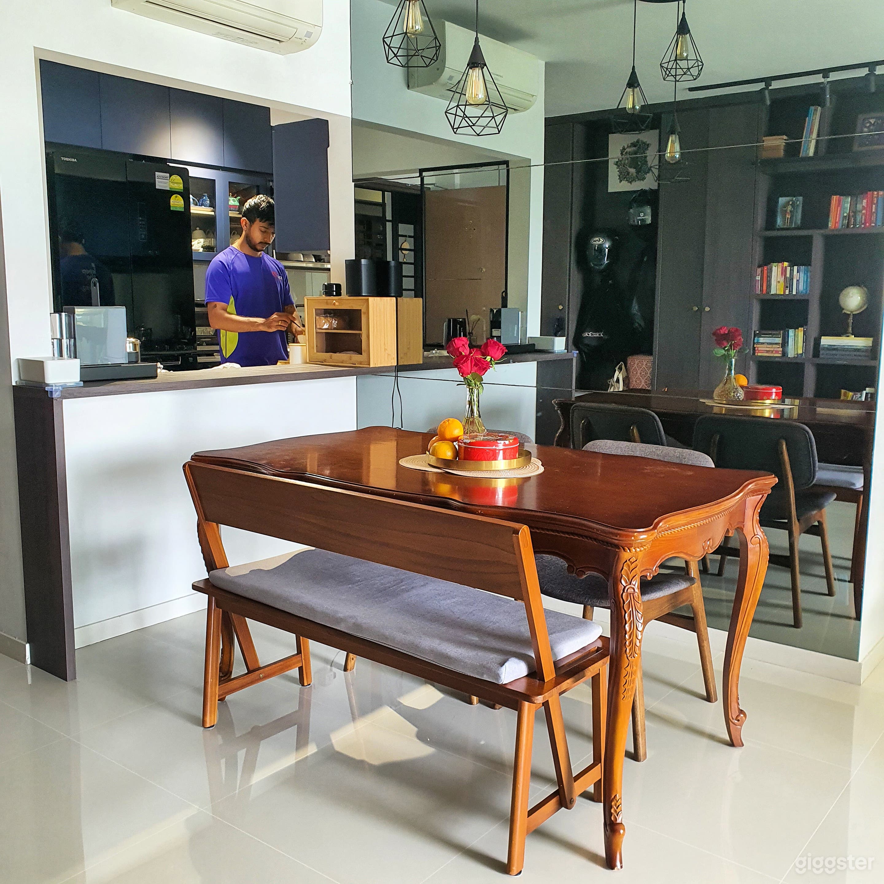 Cafe themed house with Library Photo 3
