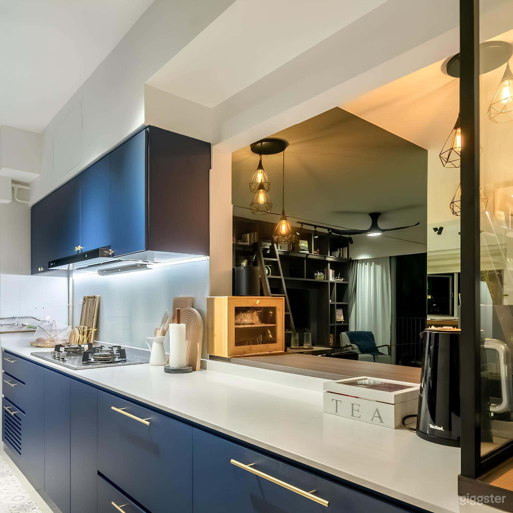 Cafe themed house with Library Photo 2