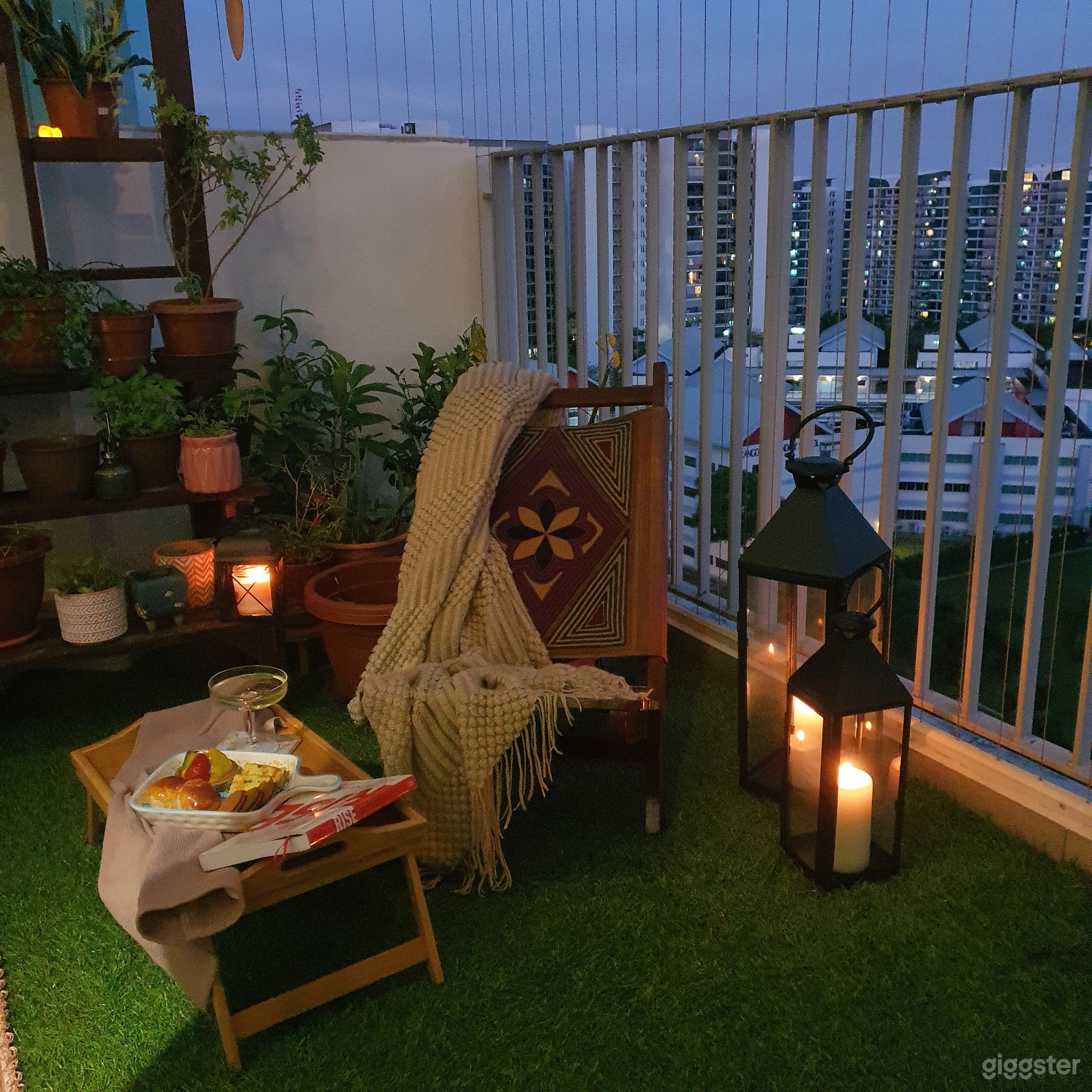 Cafe themed house with Library Photo 4