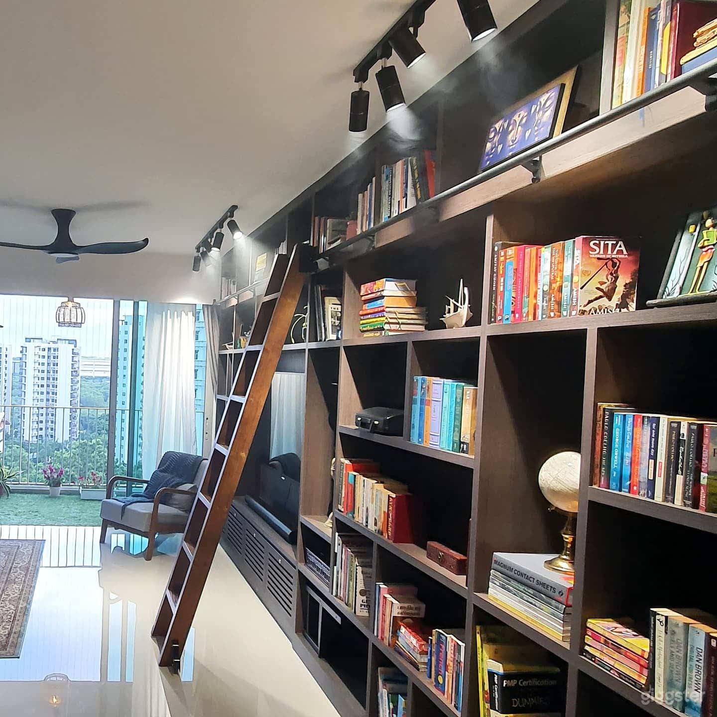 Cafe themed house with Library Photo 1