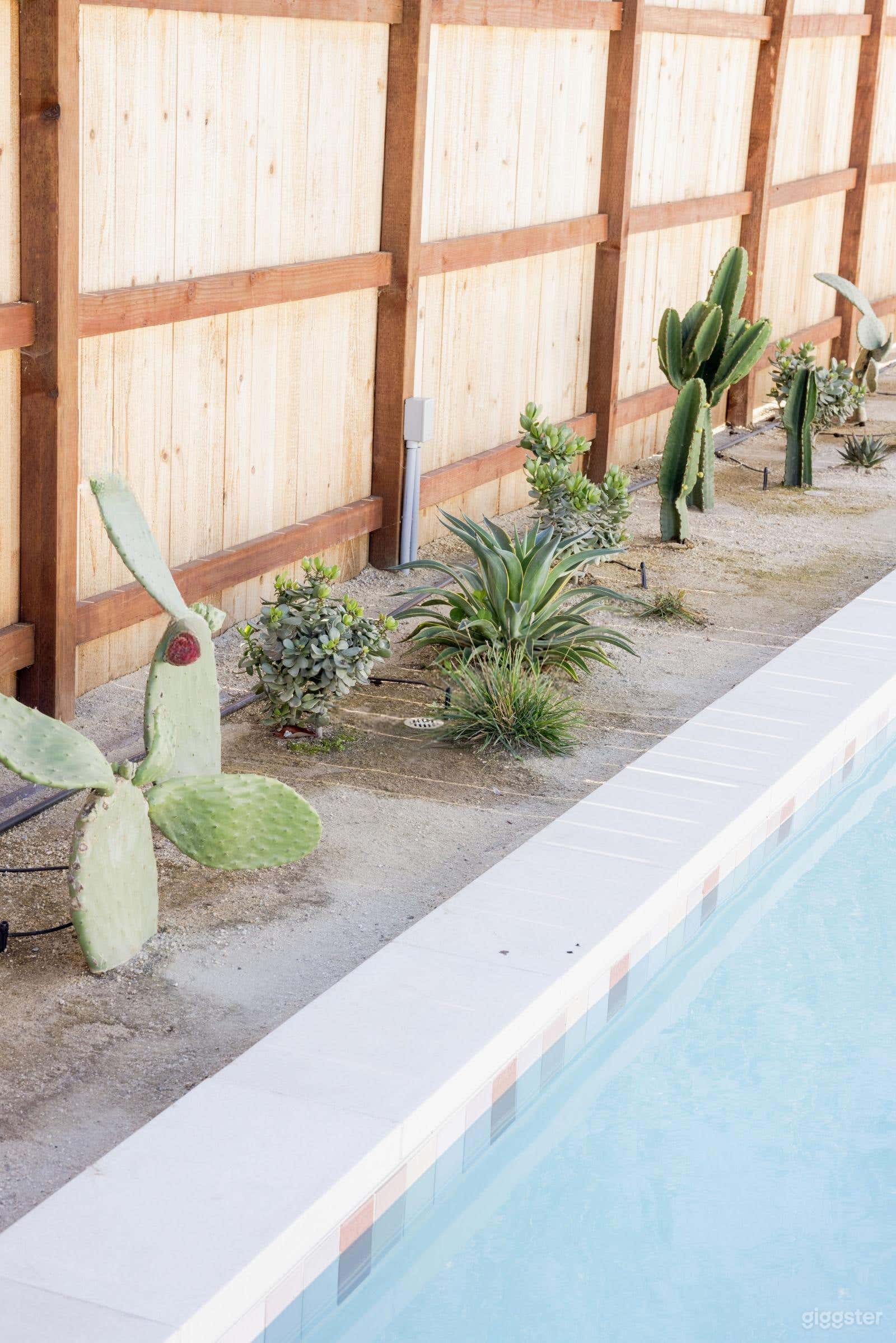 Pool, Spa &amp; Outdoor Fireplace Retreat Photo 4