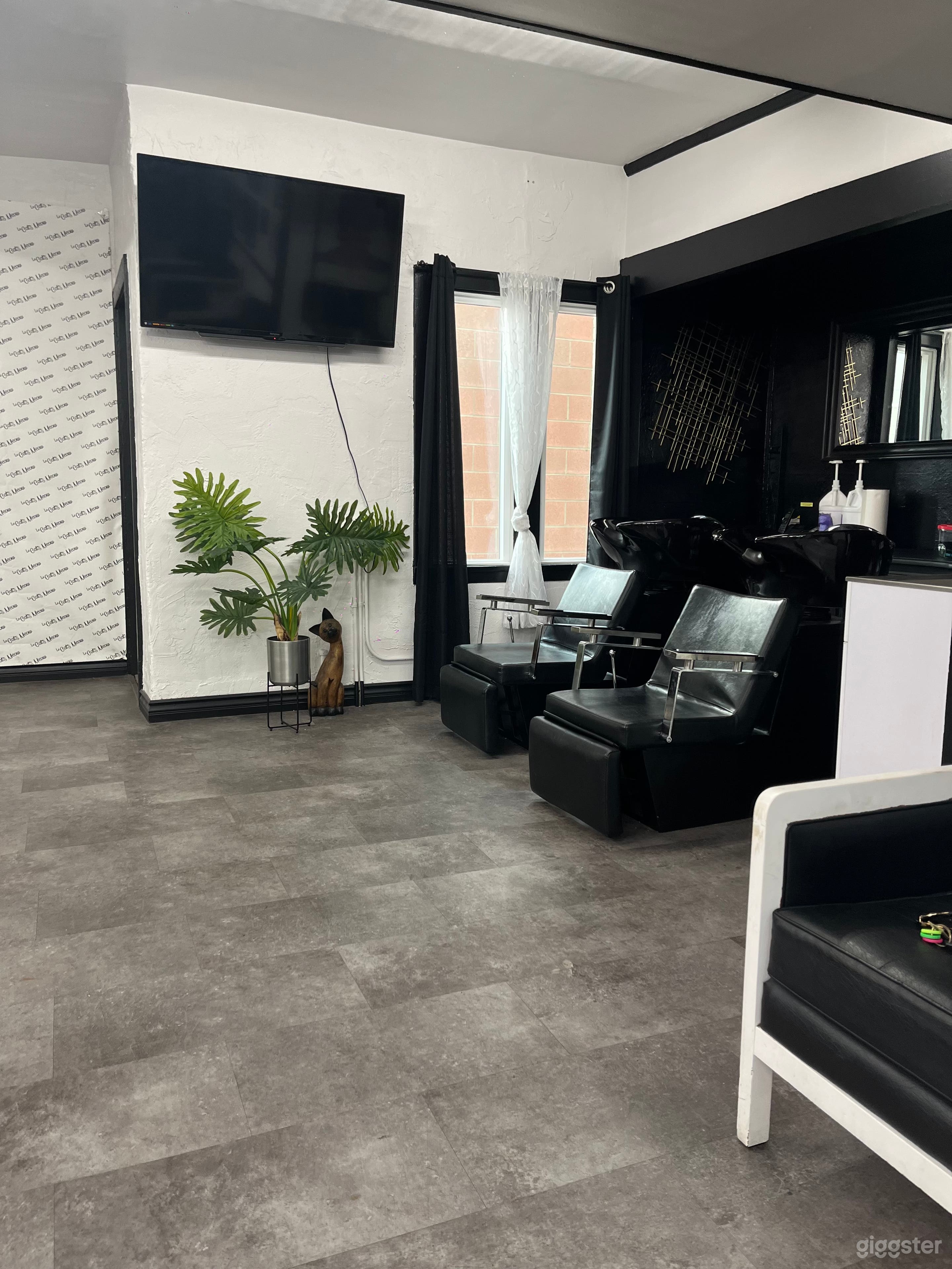 Cozy Salon for Shoots Photo 1