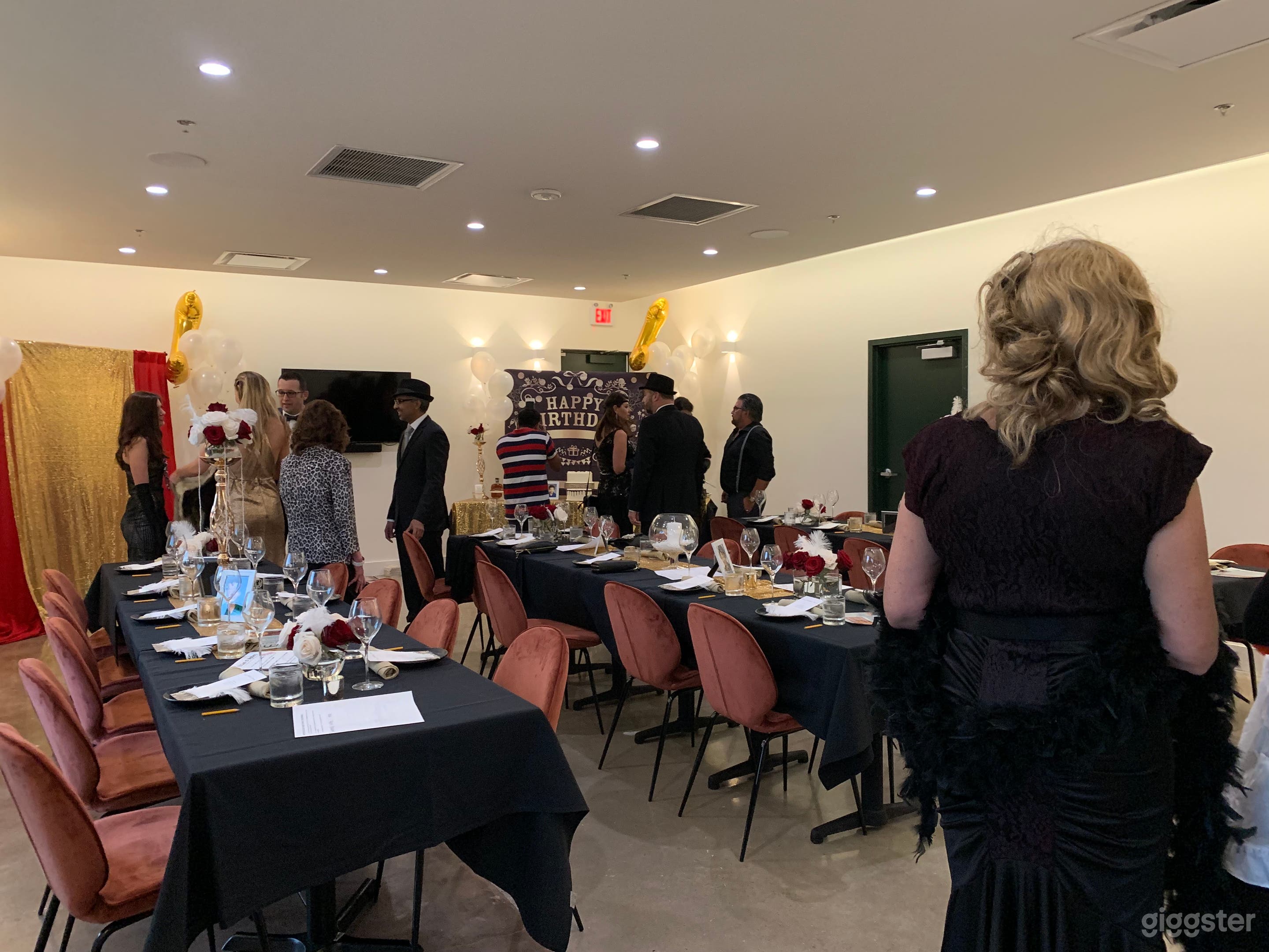 Sophisticated Private Dining Room Photo 4