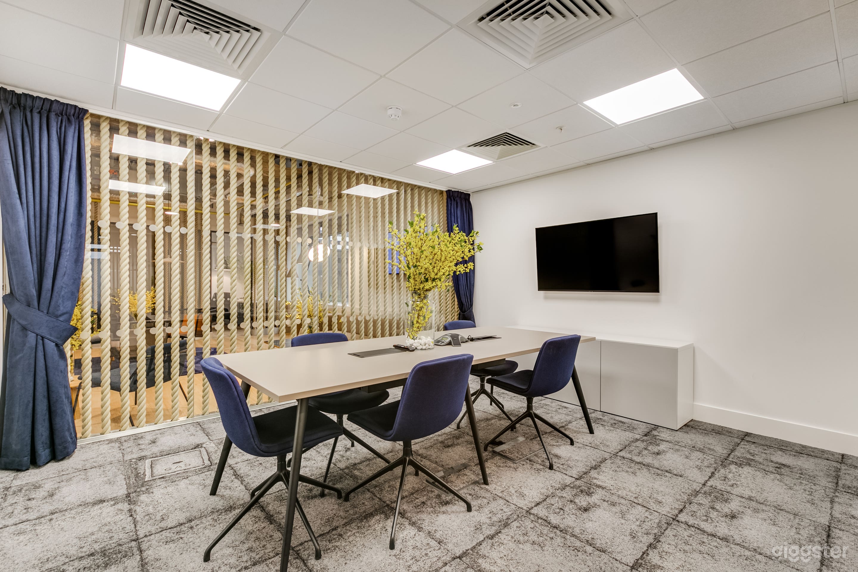 Huddle L3 West Meeting Room Photo 1