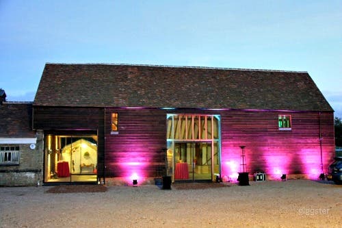 Exclusive Barn Event Venue in Borehamwood Photo 2