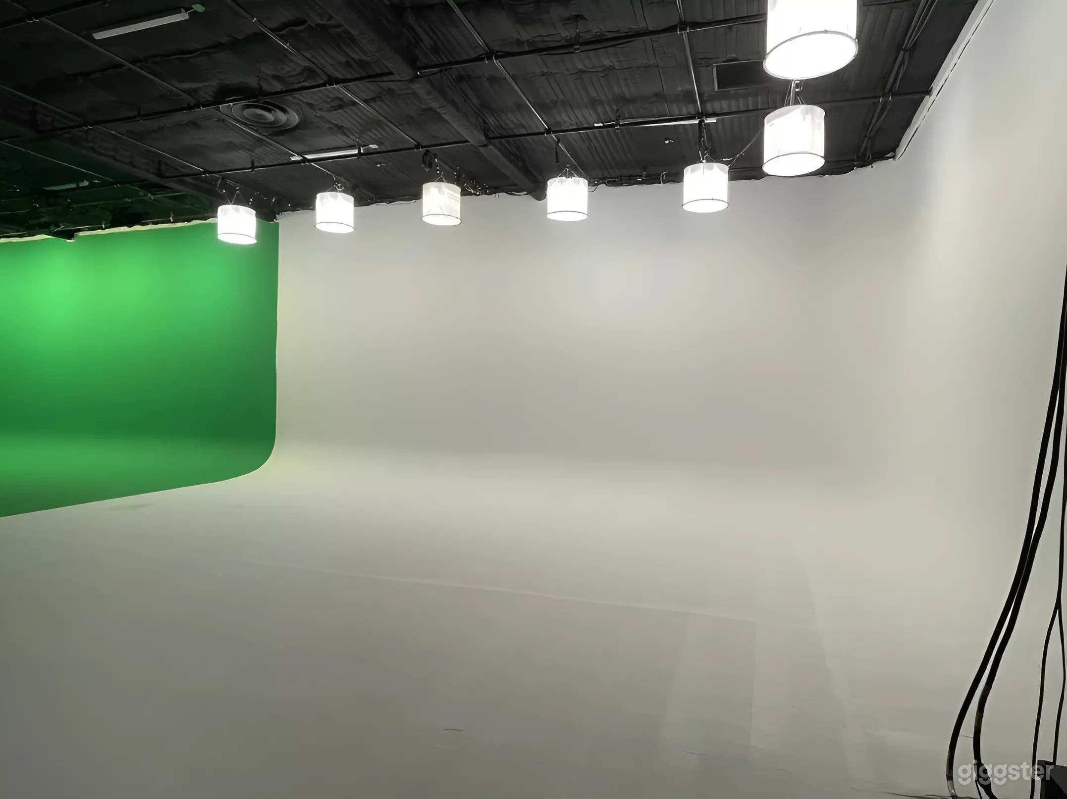 Dynamic 3,750 Sq. Ft. Shooting Space with Split Chromakey Cyclorama - Soundstage 3 Photo 2