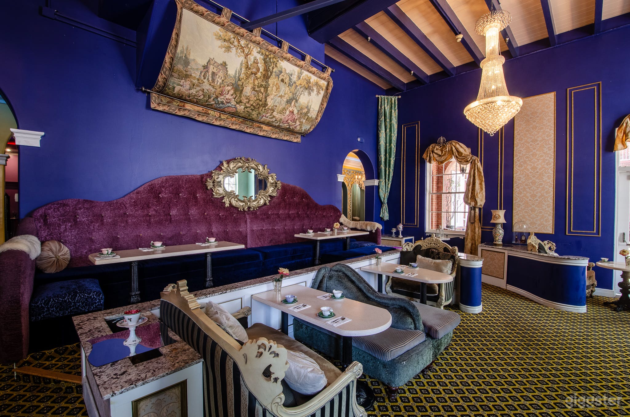 Grand Dining Room Photo 4