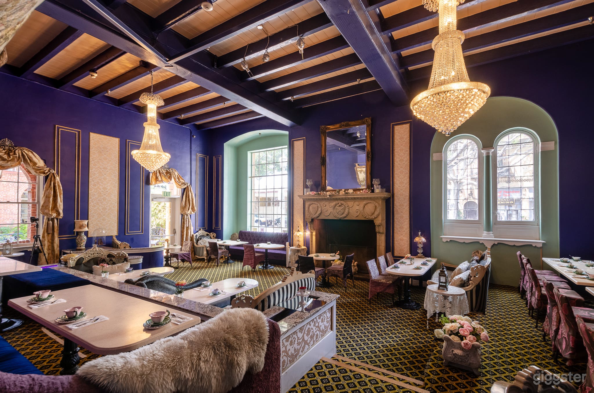 Grand Dining Room Photo 2