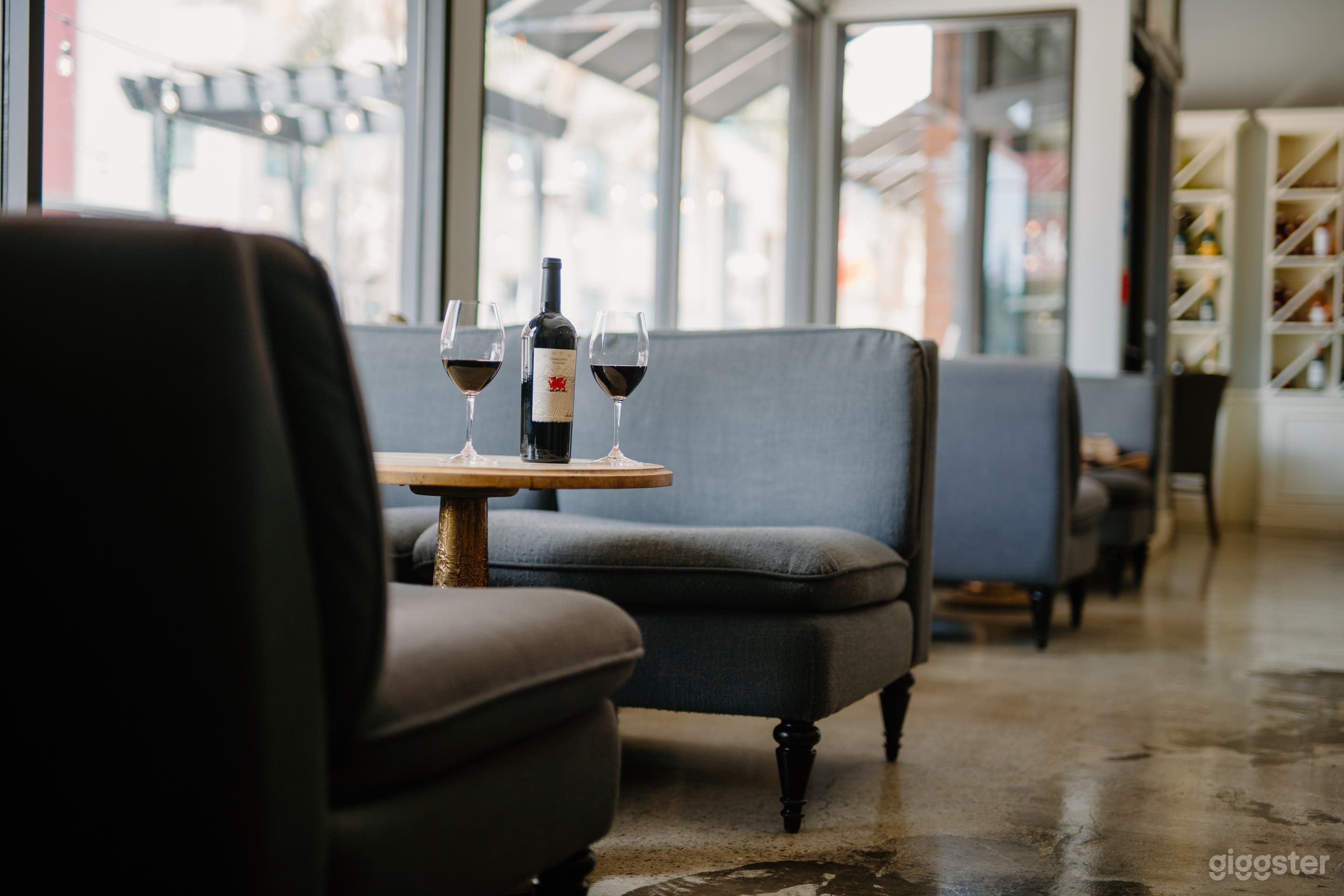 Elegant Wine Bar, Restaurant, Boutique Photo 4