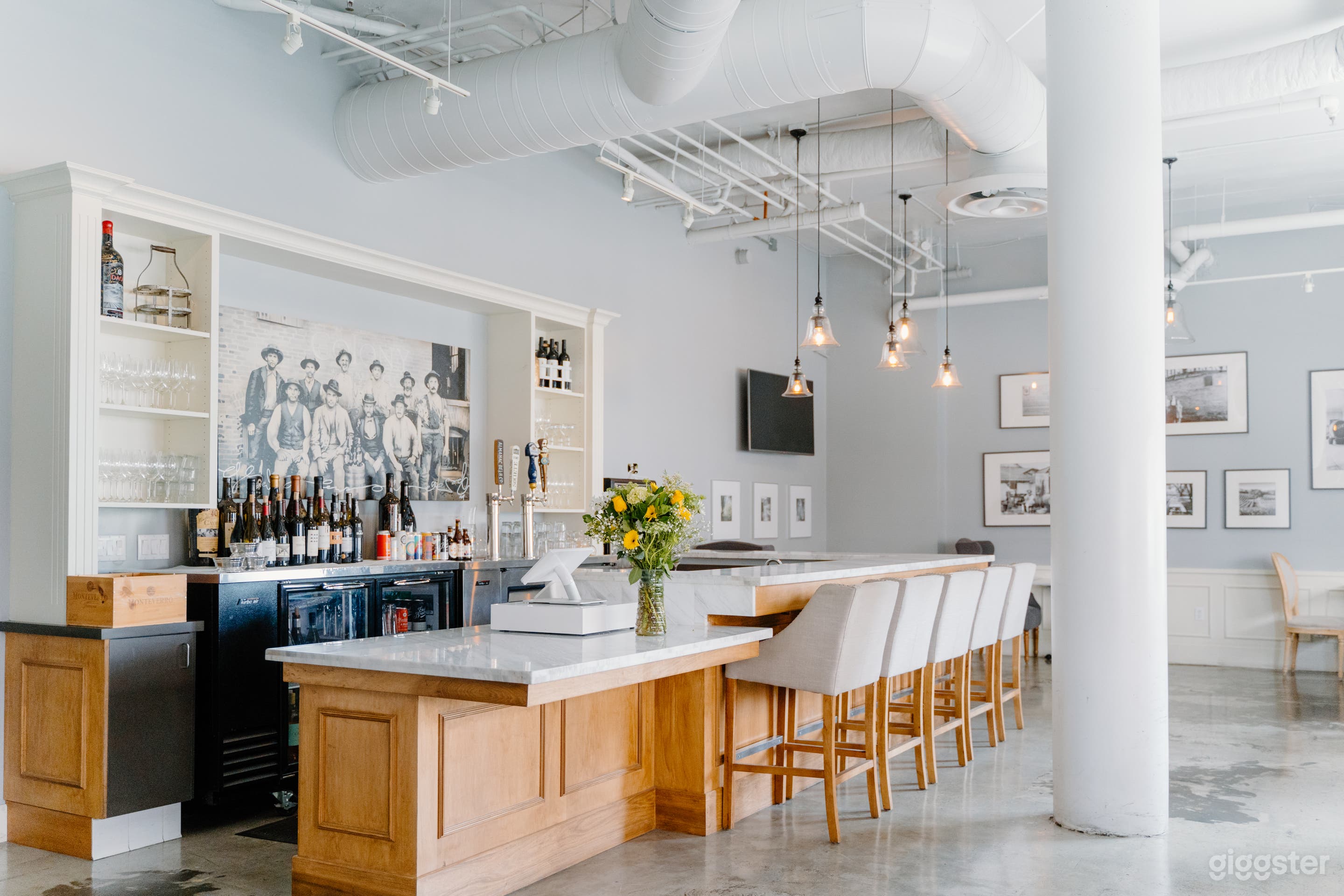 Elegant Wine Bar, Restaurant, Boutique Photo 1