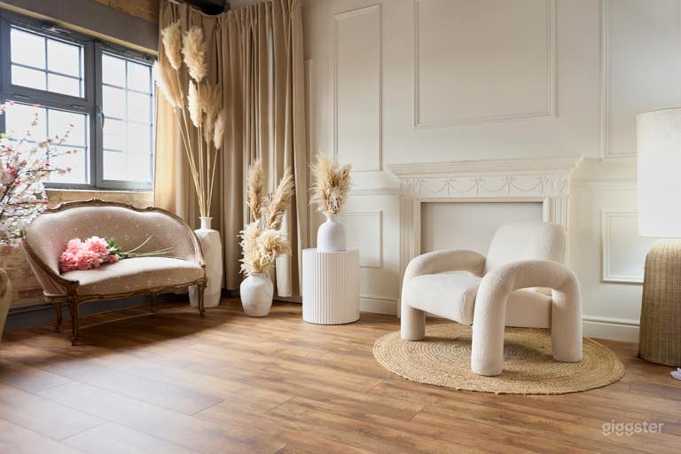  PHOTOGRAPHY STUDIO - CONTENT CREATION STUDIO 