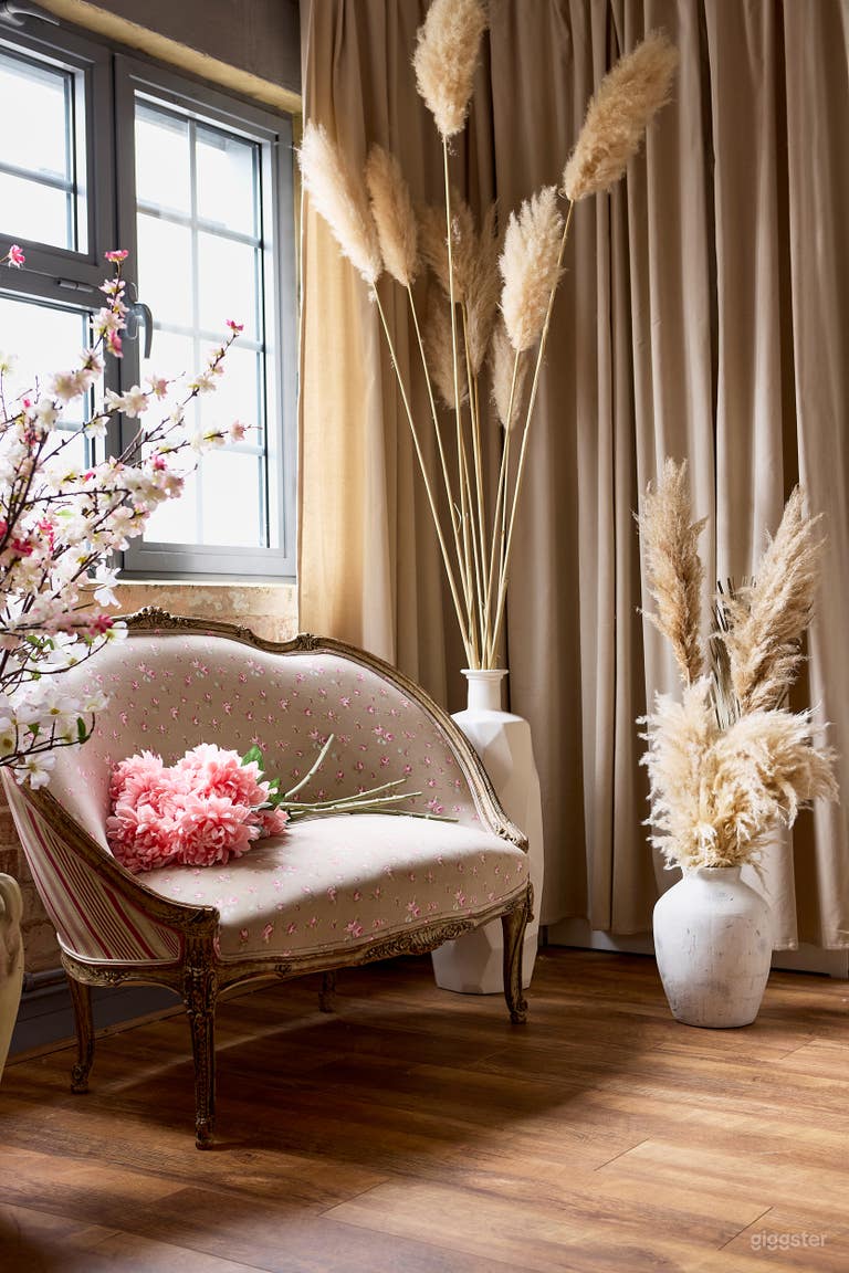  PHOTOGRAPHY STUDIO - CONTENT CREATION STUDIO 