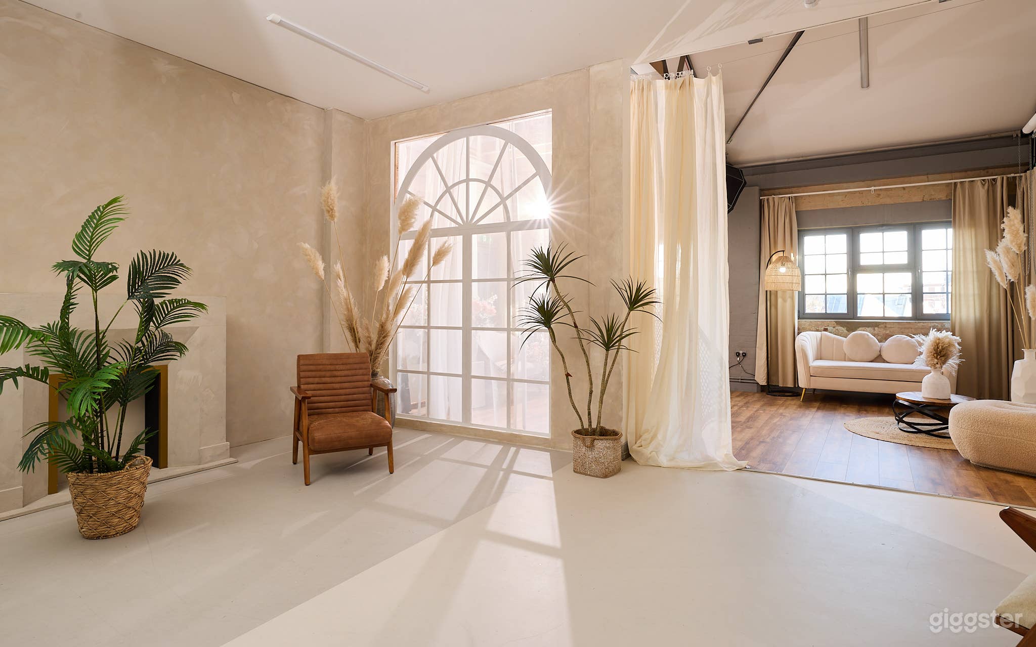 PHOTOGRAPHY STUDIO - CONTENT CREATION STUDIO Photo 1