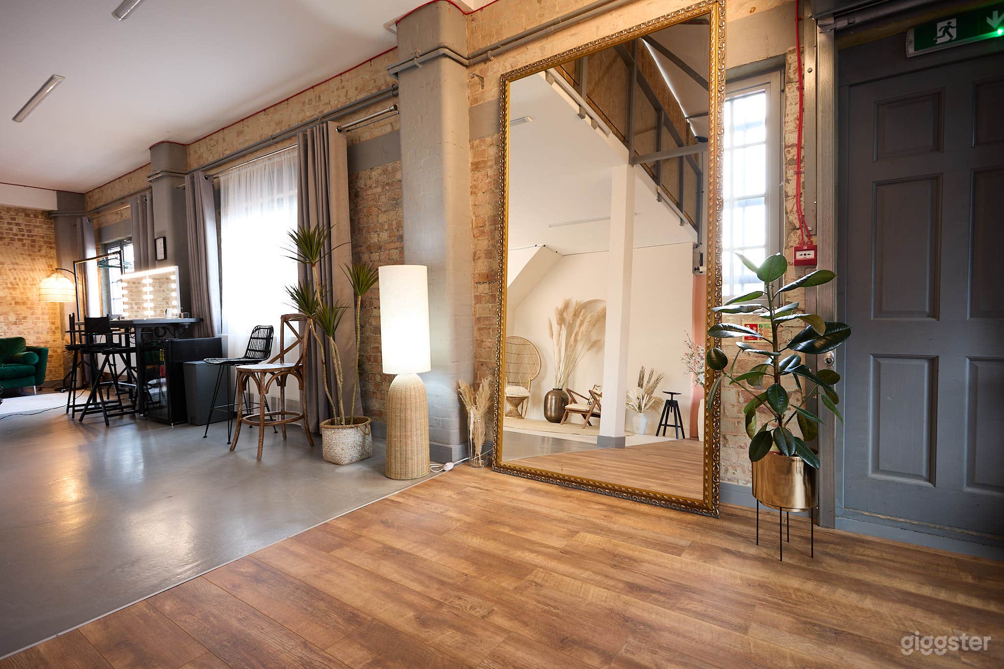 PHOTOGRAPHY STUDIO - CONTENT CREATION STUDIO Photo 2