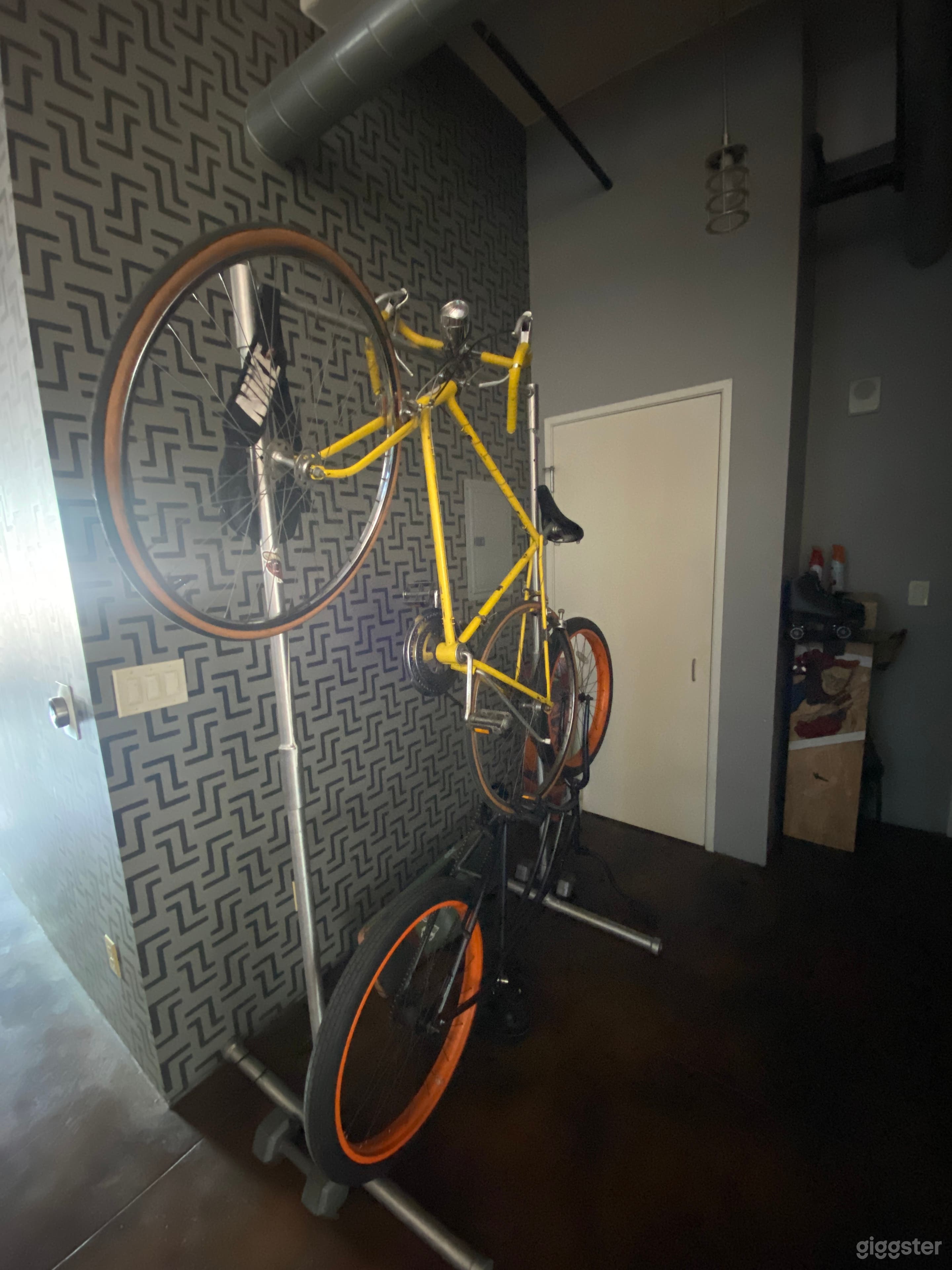 Cozy Working space DTLA Photo 4