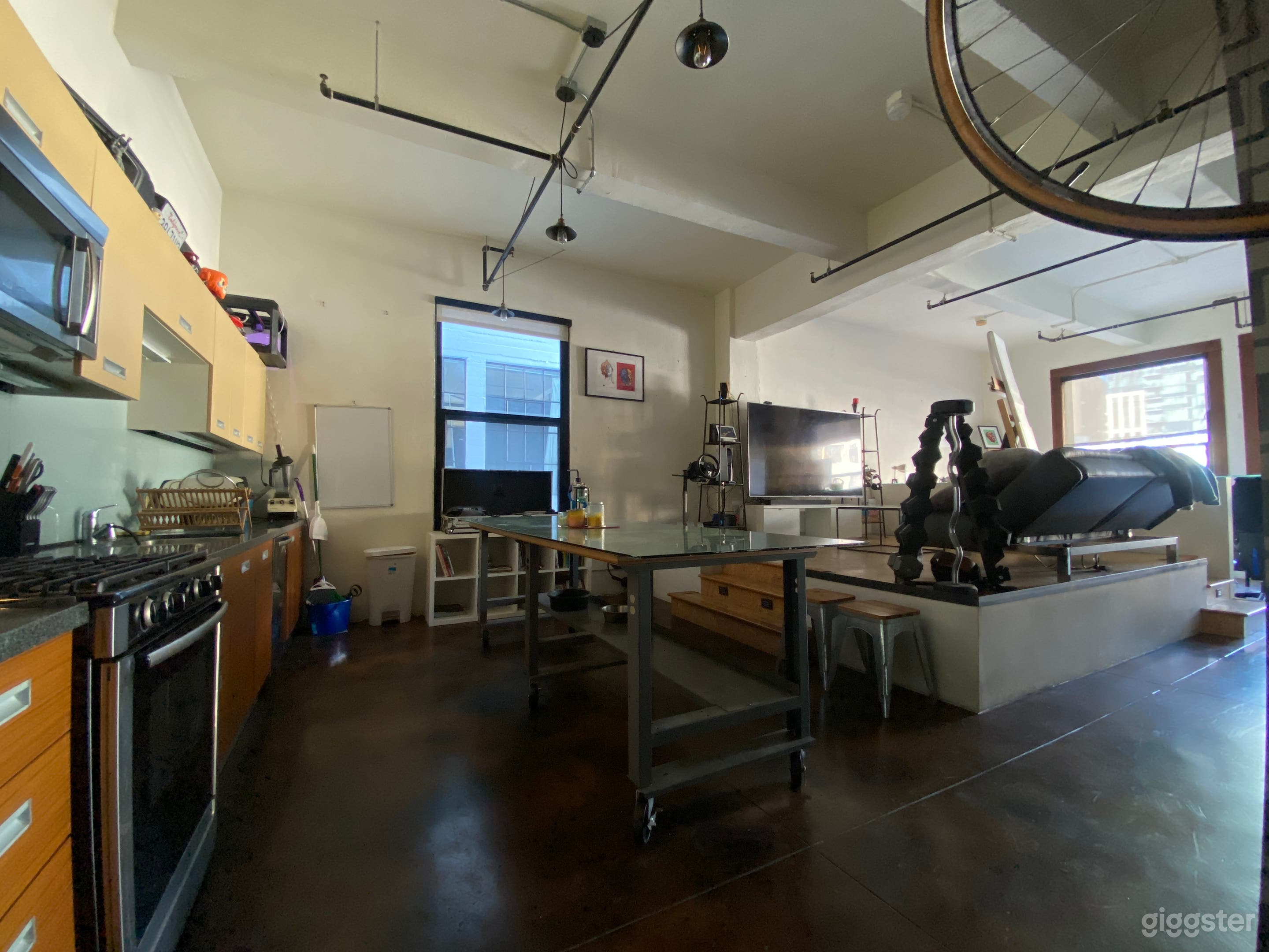 Cozy Working space DTLA Photo 2