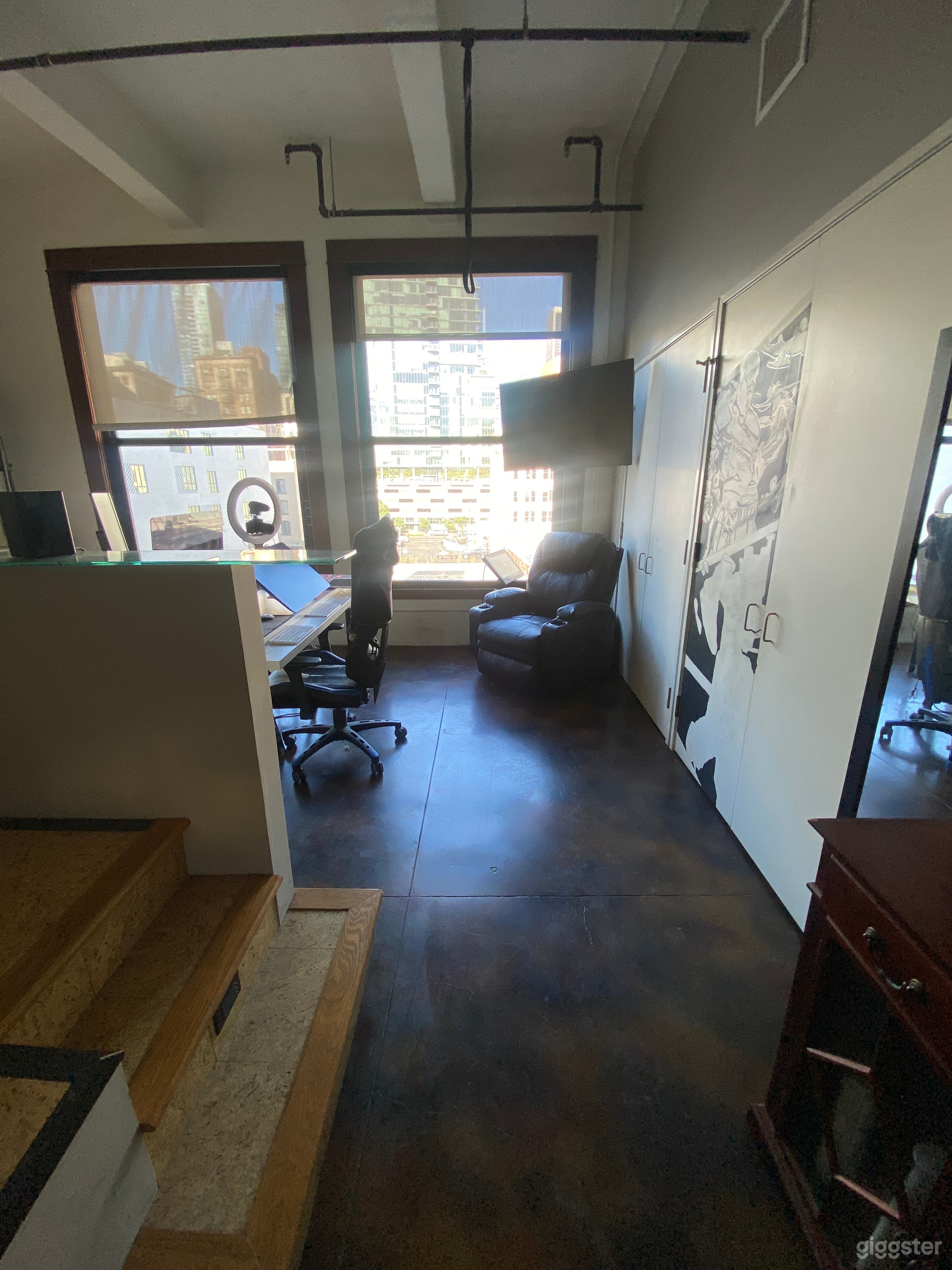 Cozy Working space DTLA Photo 3