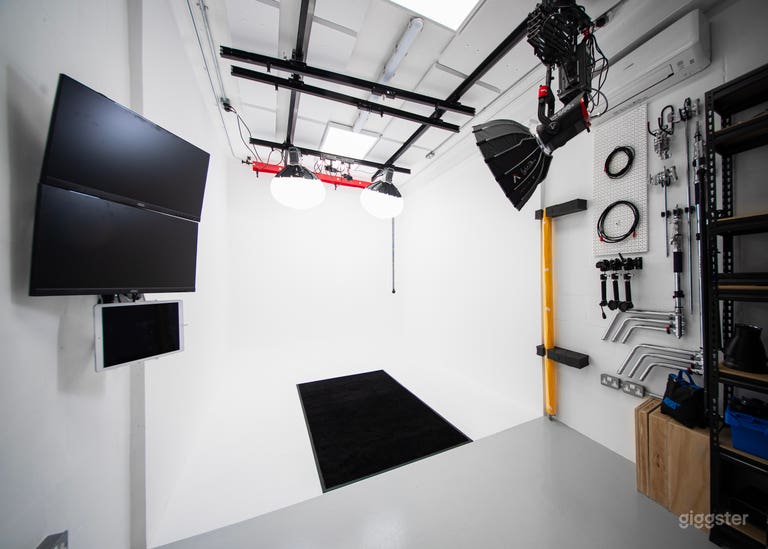  Film & Photo Studio – Clean White Space 