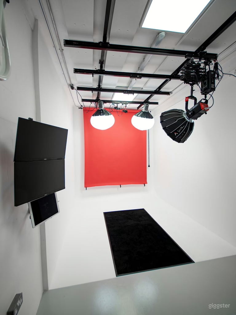  Film & Photo Studio – Clean White Space 