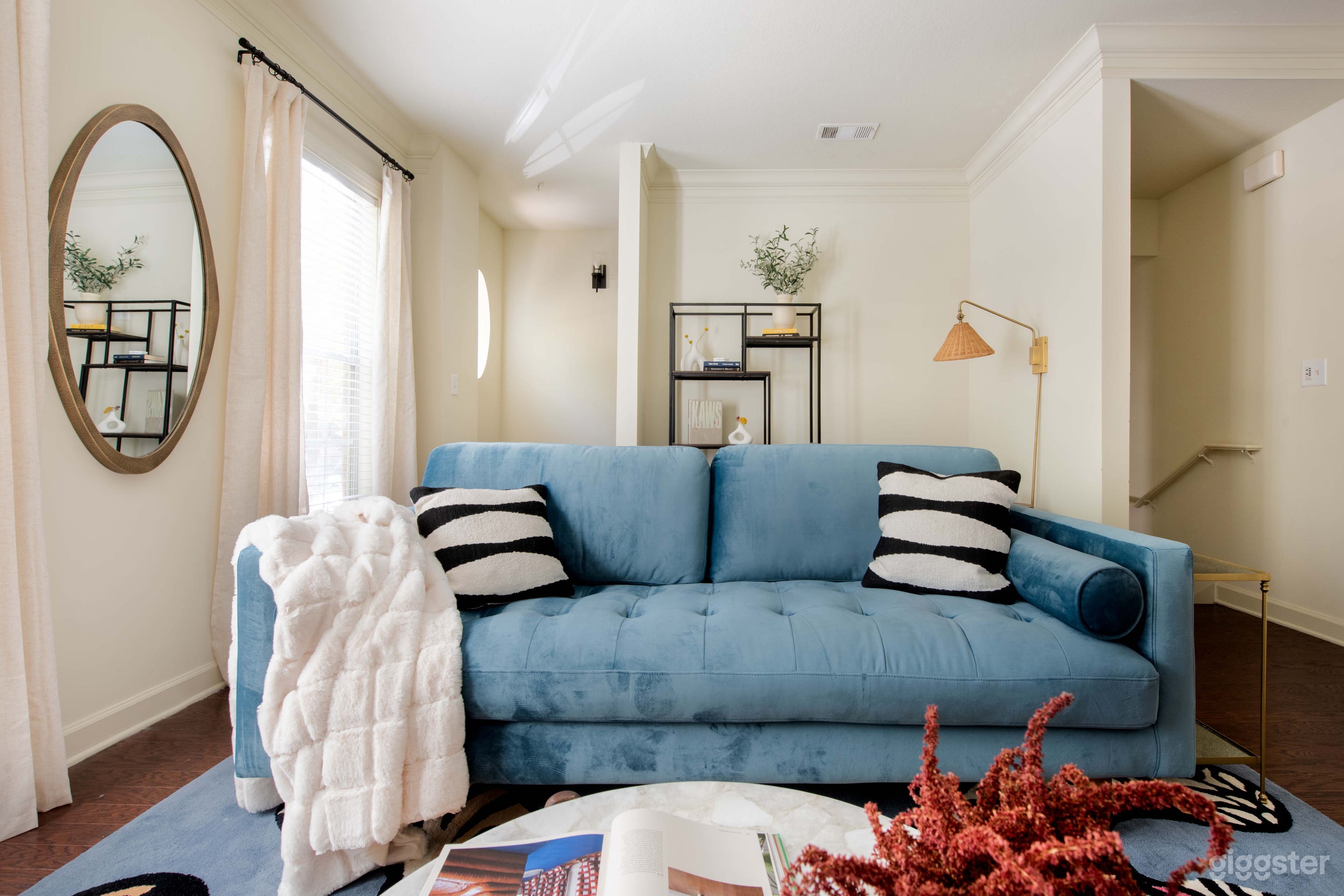 Designer Townhome, Garage, Office with Urban Elegance Photo 4