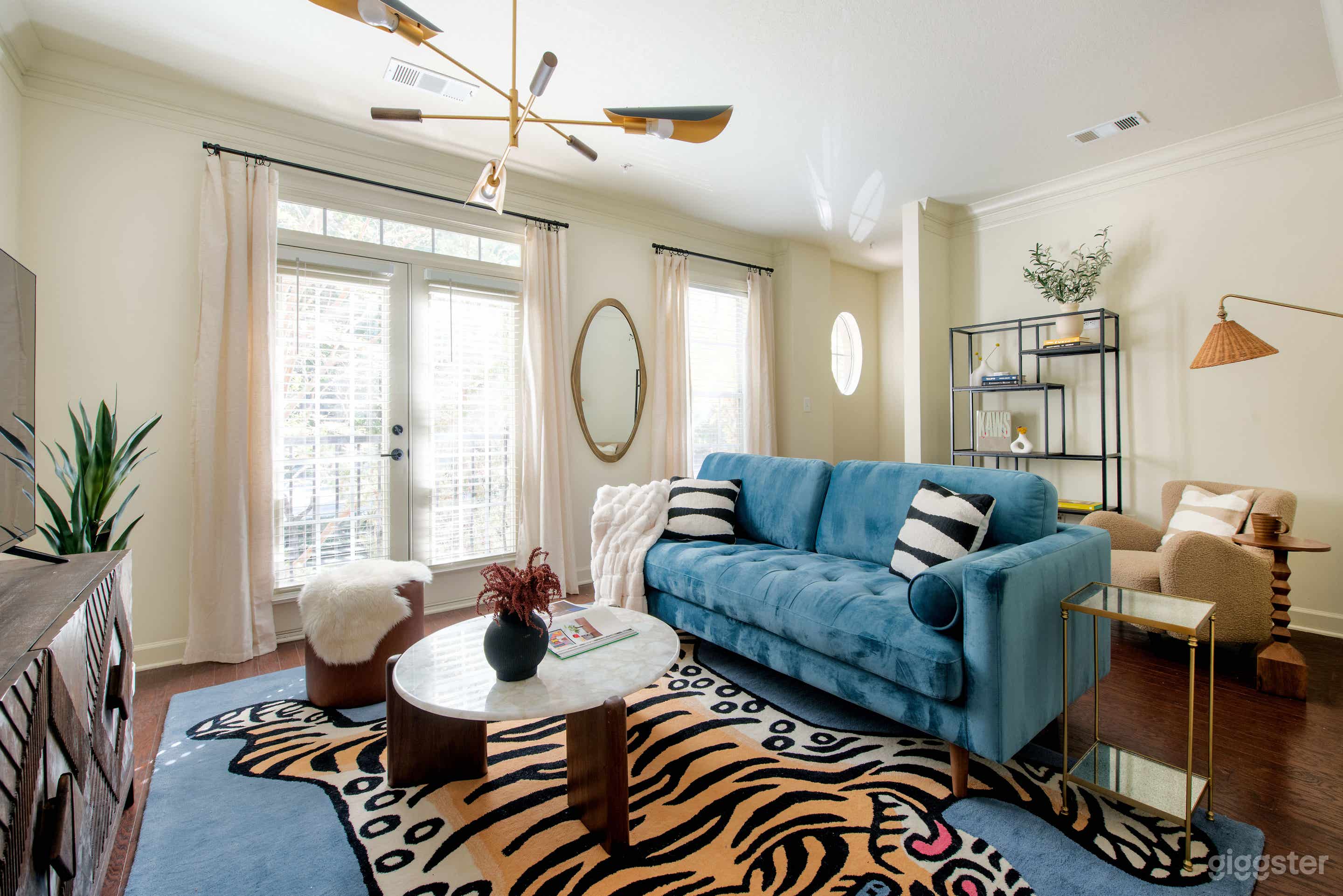 Designer Townhome, Garage, Office with Urban Elegance Photo 3