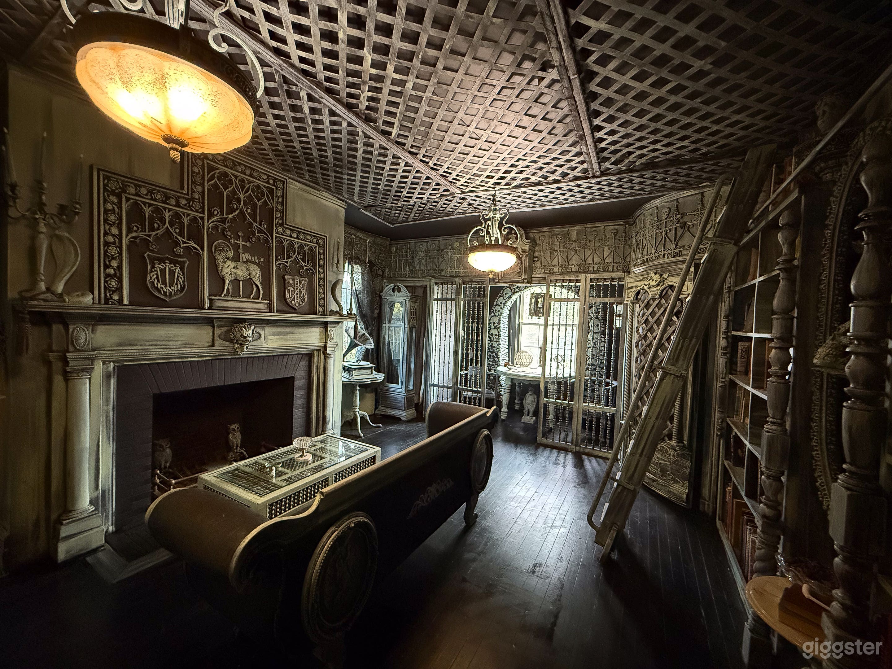 Aesthetic 19th century colonial home with ornate interiors Photo 1