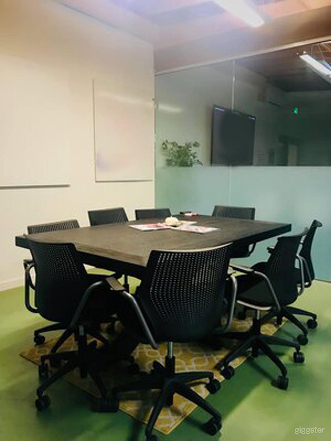 Mojave: Well-kept Conference Table in Berkeley Photo 1