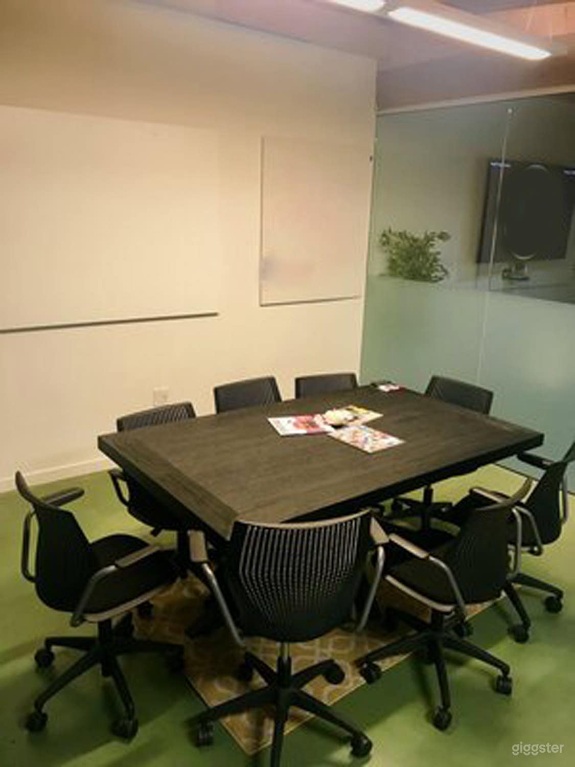 Mojave: Well-kept Conference Table in Berkeley Photo 4