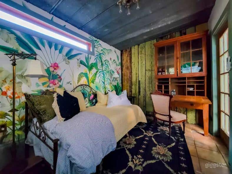 Eclectically Appointed Home  Photo 4