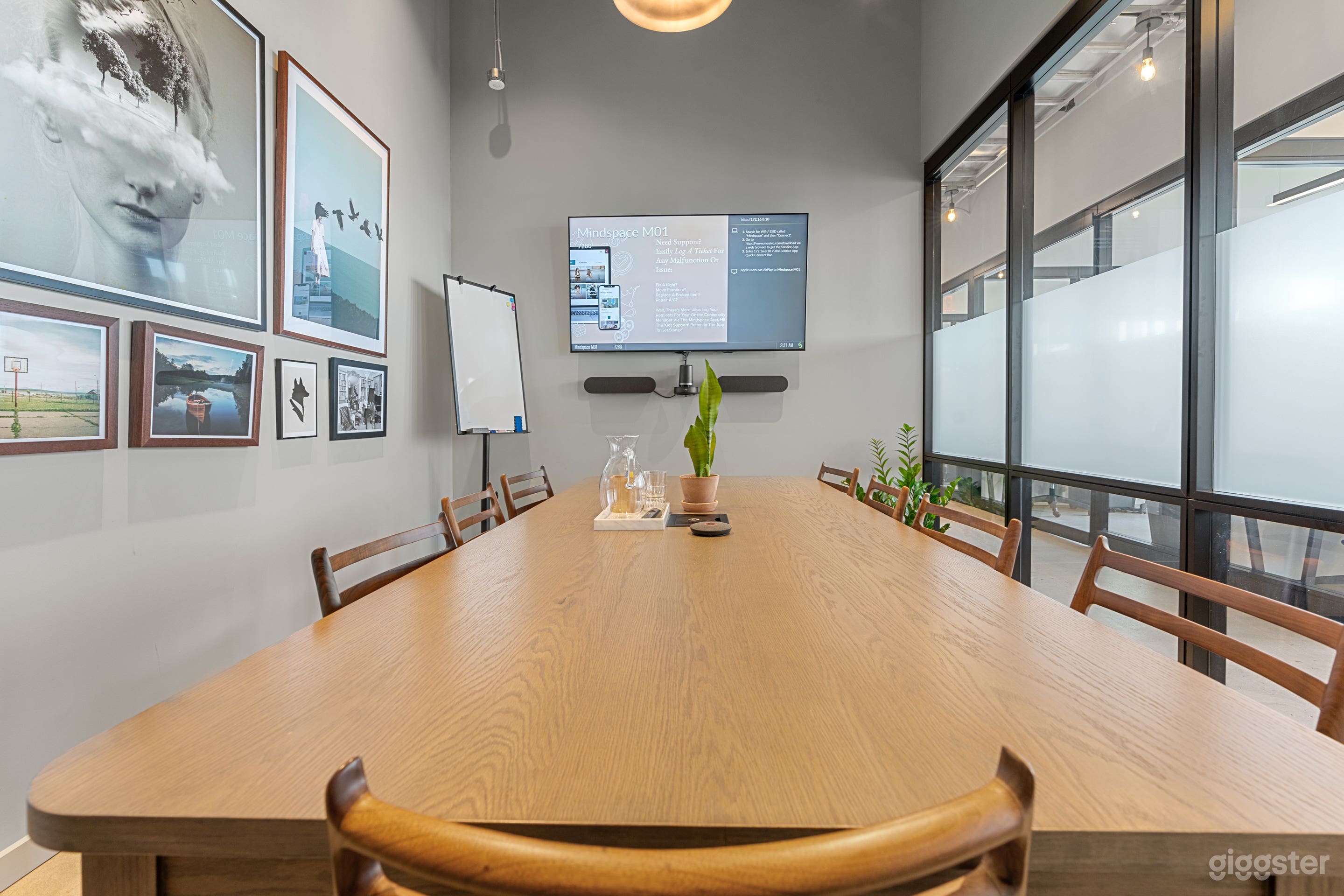 M1: Meeting Room for 8 in Boutique Office Photo 2