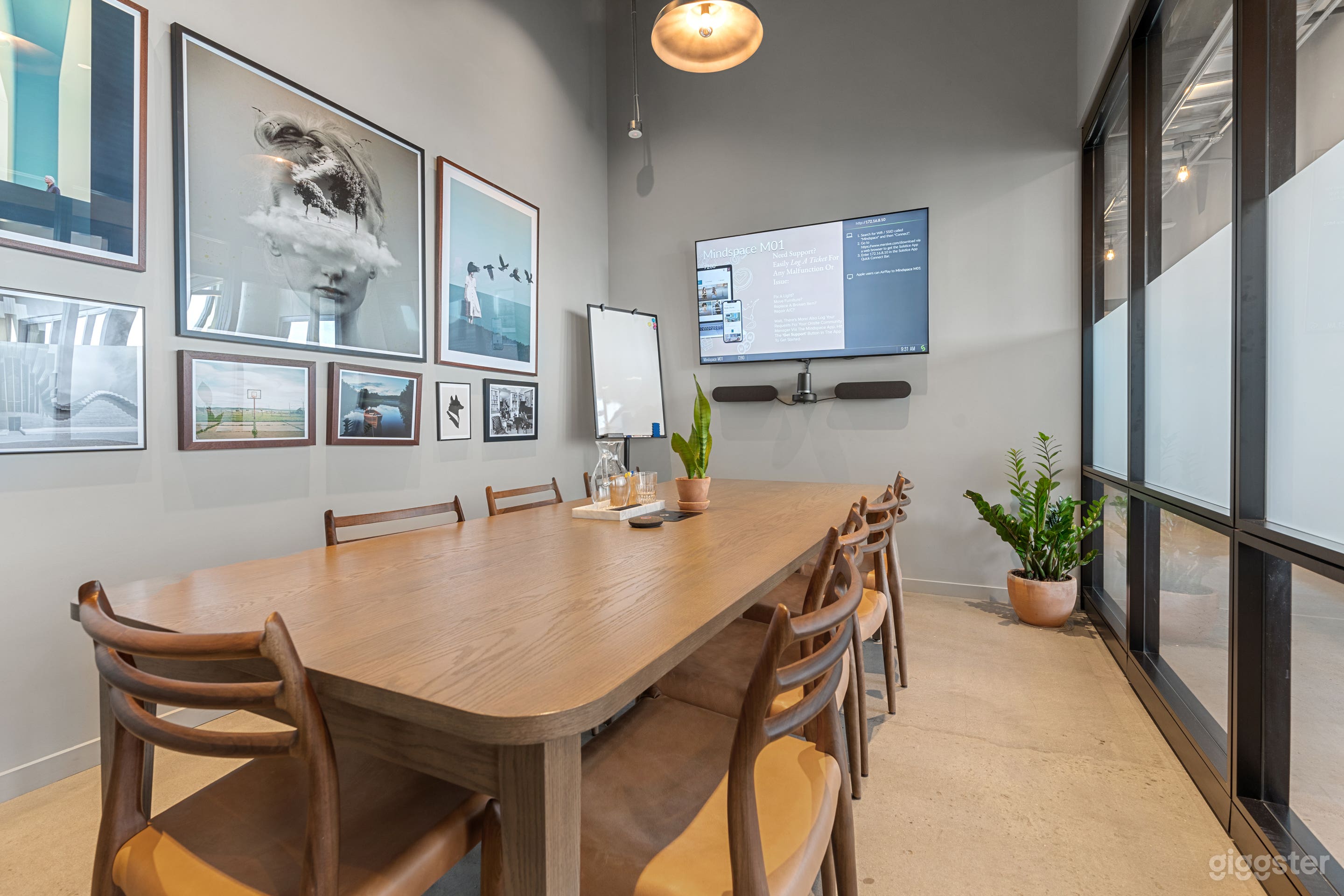 M1: Meeting Room for 8 in Boutique Office Photo 1