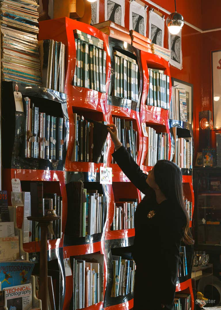  Bibliothèque/Boutique vintage dans un bâtiment des années 1920 avec décor original 