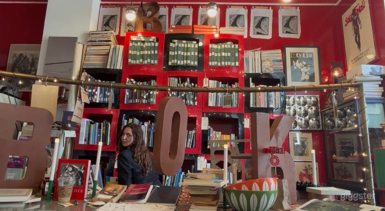  Bibliothèque/Boutique vintage dans un bâtiment des années 1920 avec décor original 