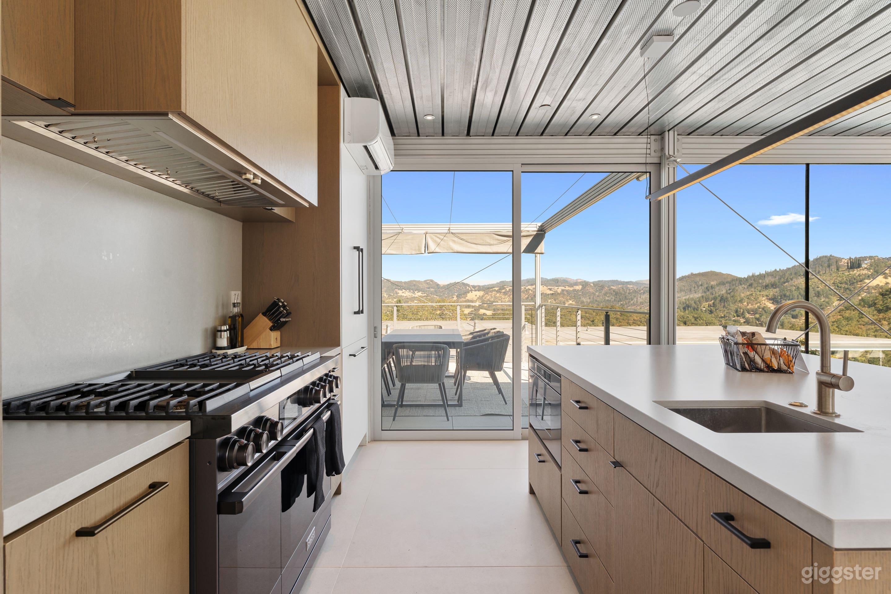 Modern Wine Country House Photo 3