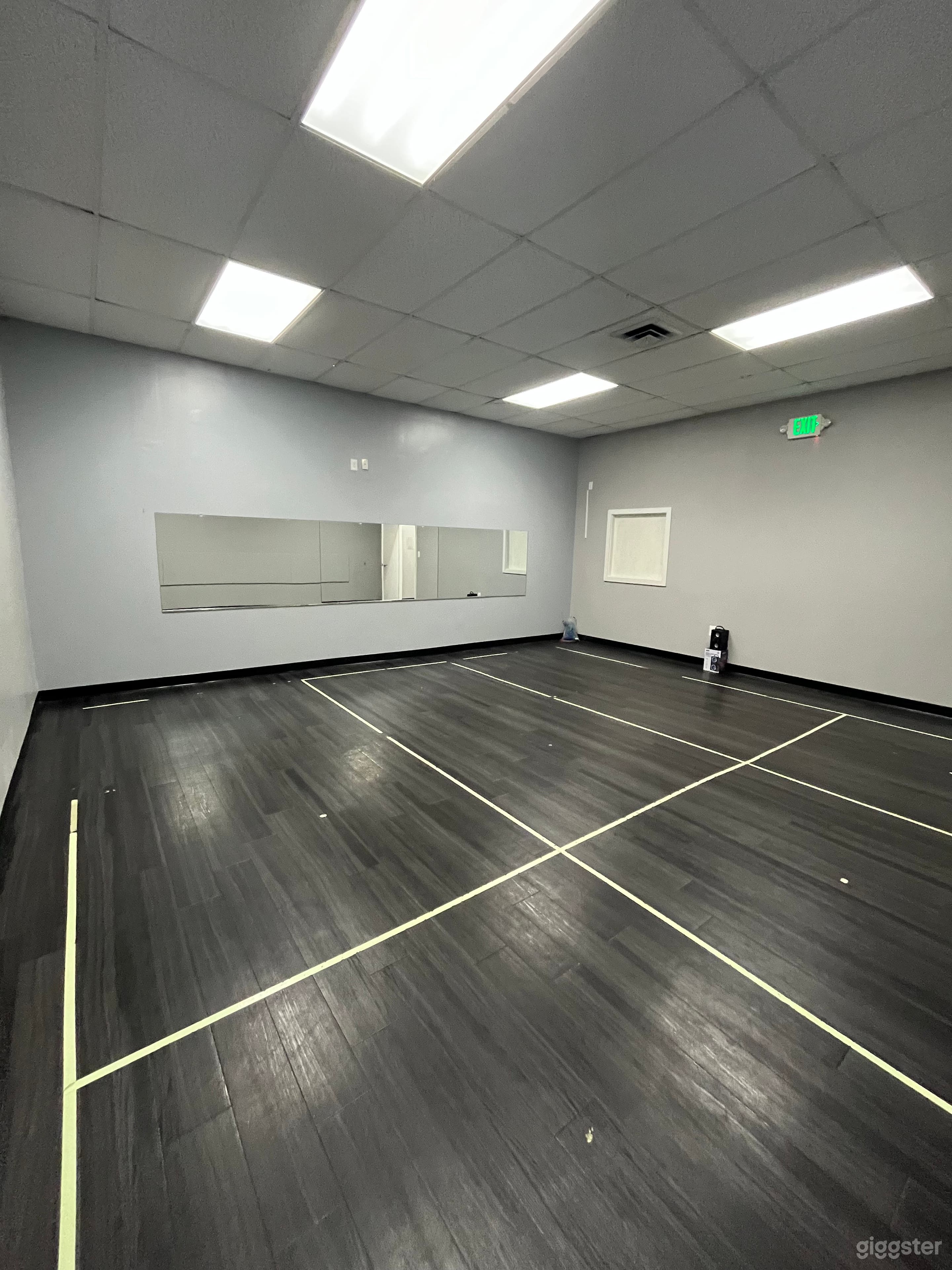 Studio (3)
Ideal for private lessons, small classes, or additional dressing room space for events.