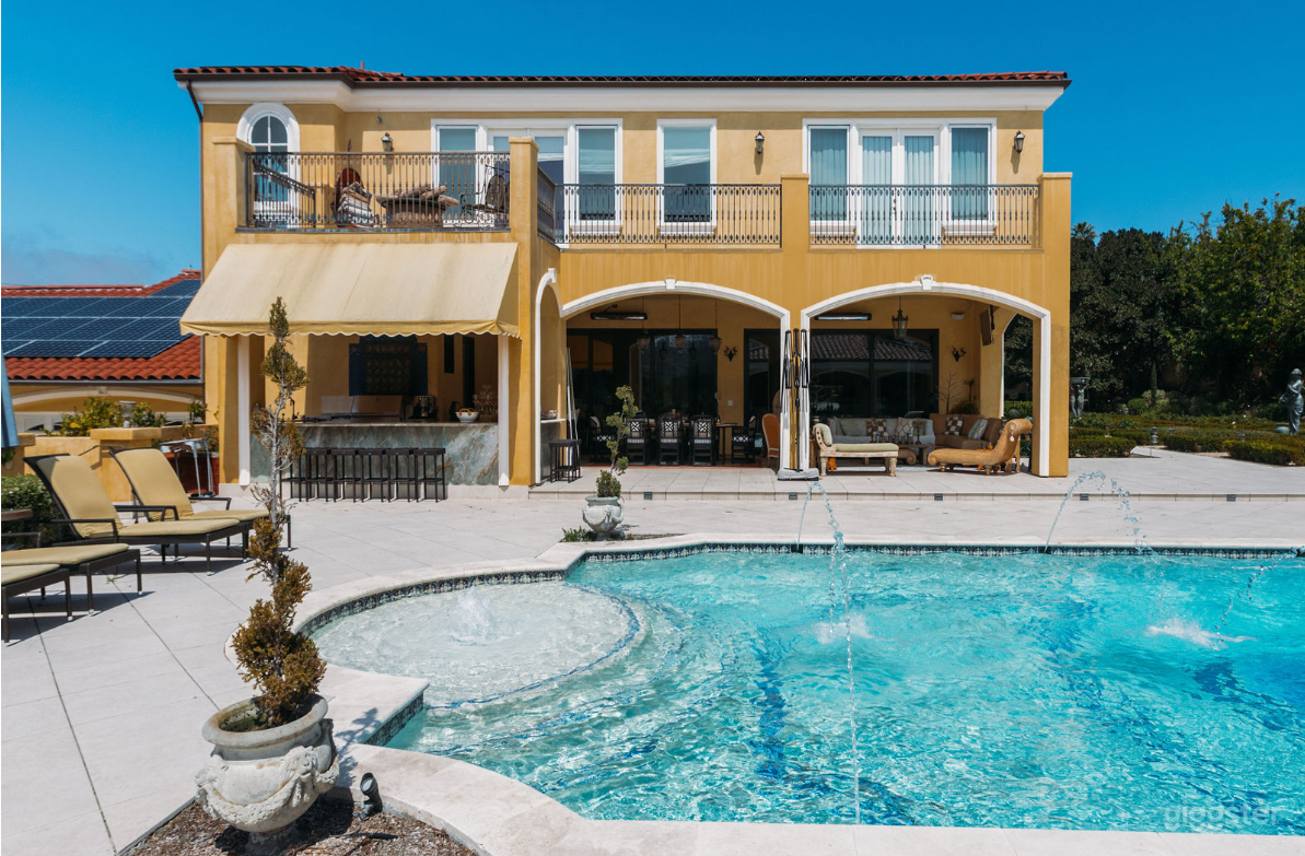 Lavish Santa Fe Mansion with Breathtaking Views Photo 1