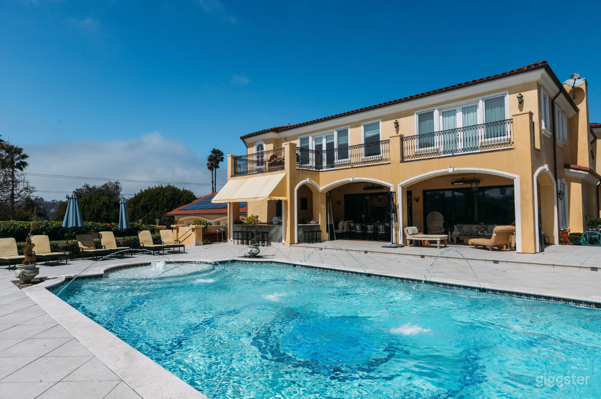 Lavish Santa Fe Mansion with Breathtaking Views Photo 3