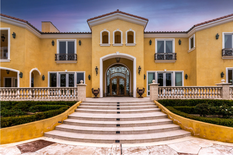  Lavish Santa Fe Mansion with Breathtaking Views 