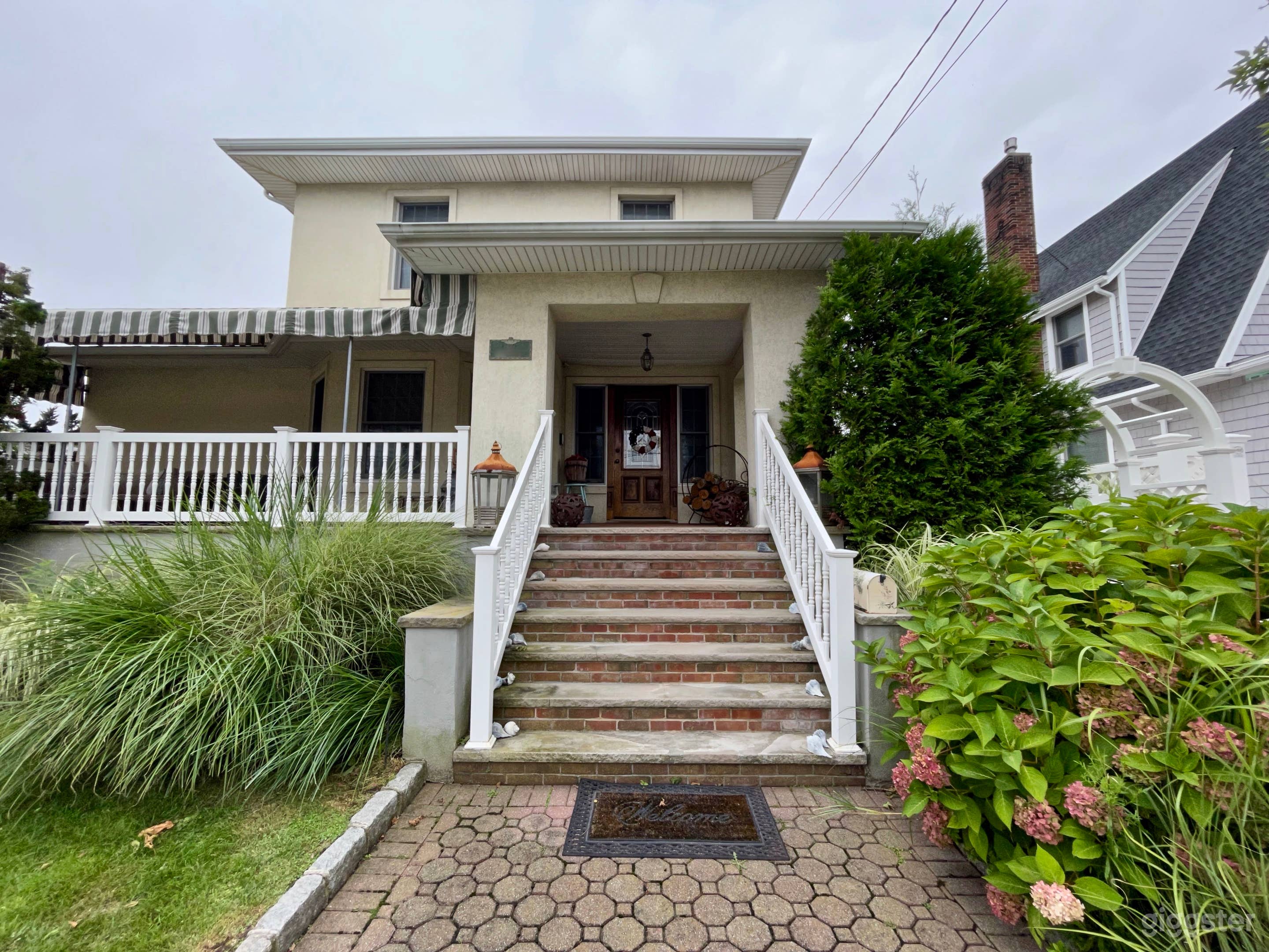 Suburban Upscale Family Home Photo 2