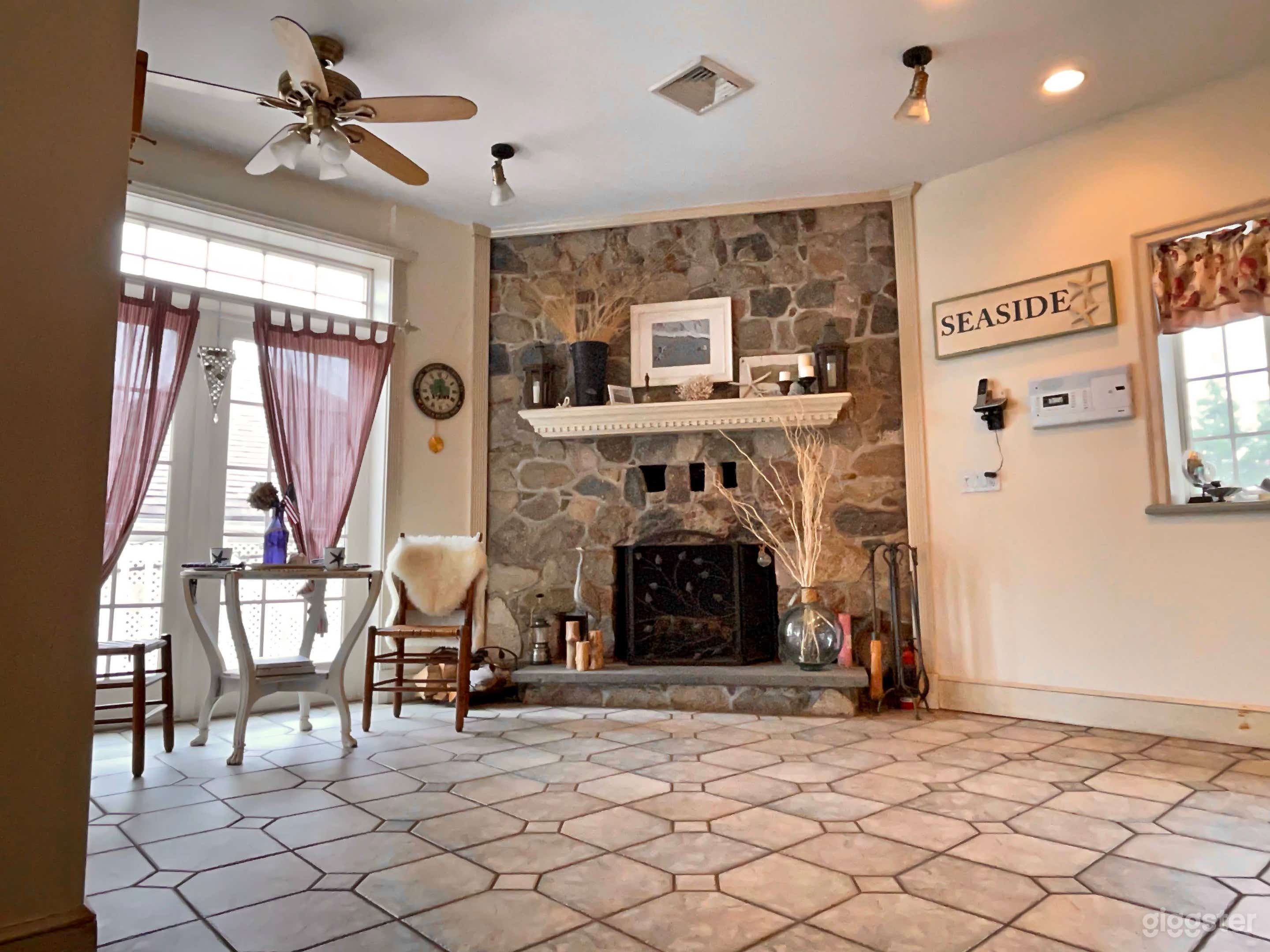 Suburban Upscale Family Home Photo 4