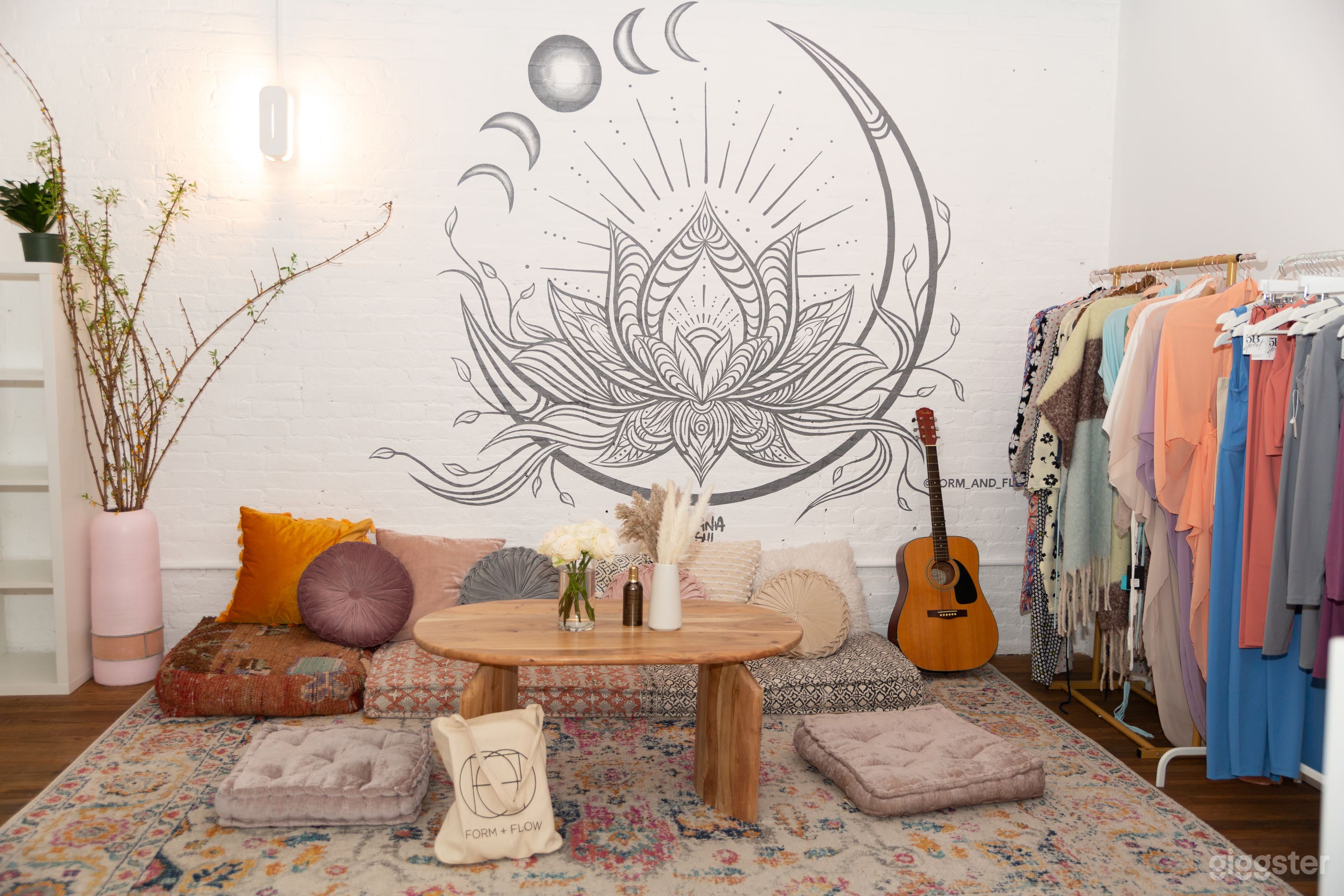 Beautiful Spacious Industrial Creative Yoga Space  Photo 3