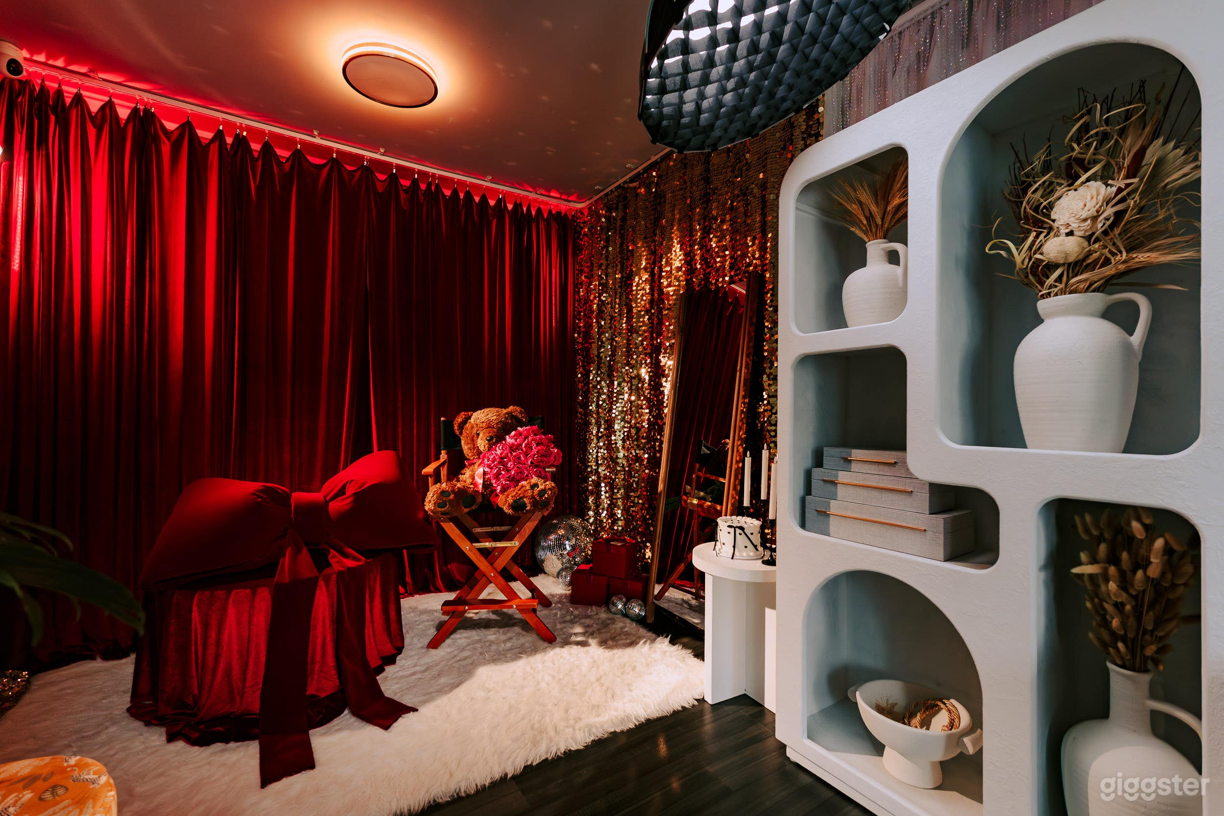 Sexy Valentine Giant Bow + Bed + Love Seat Photo 1