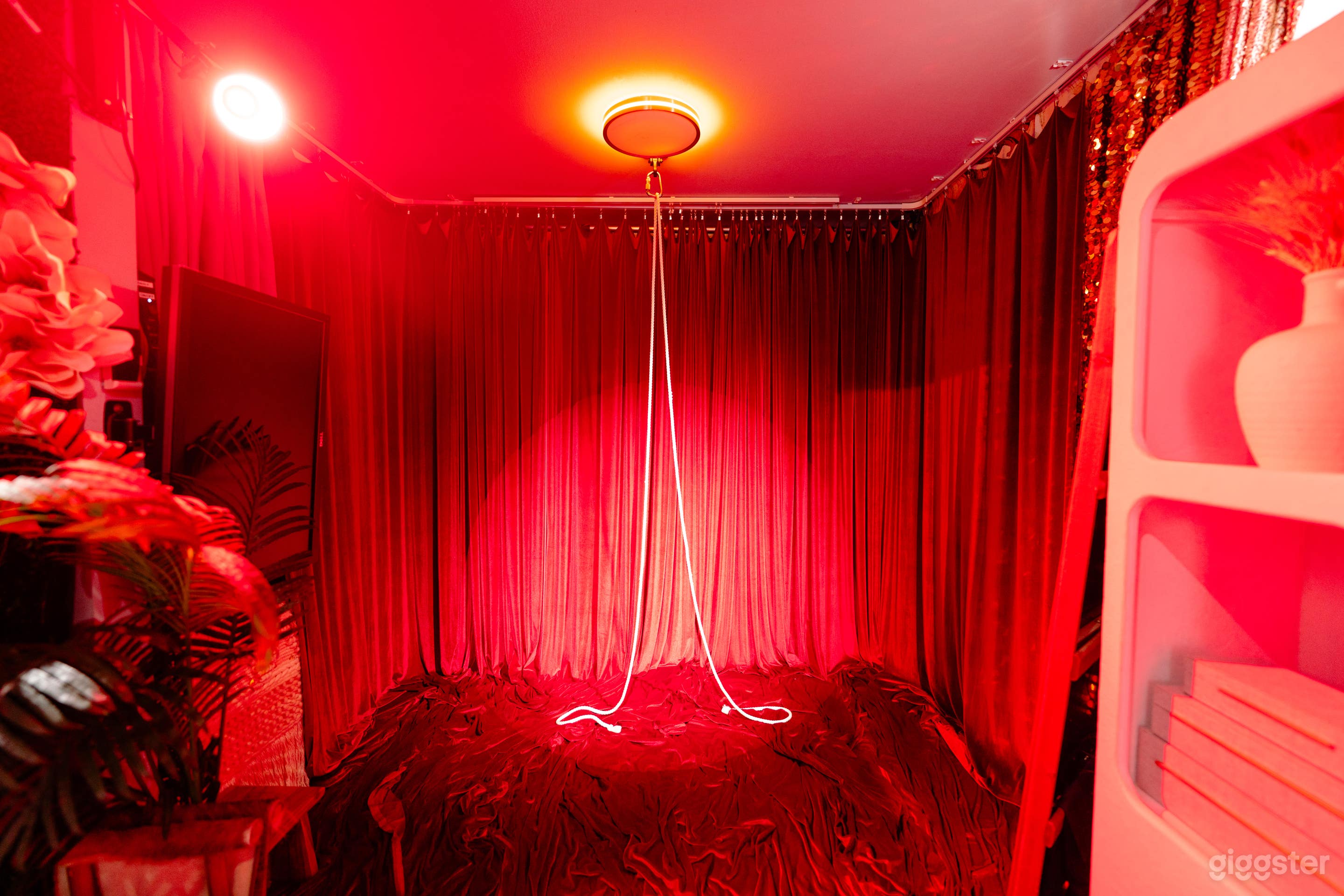 Luxury Boudoir Studio | Bed, Velvet Drapes & Pro Lighting Photo 4