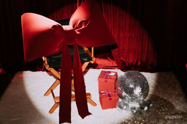  Sexy Valentine Giant Bow + Bed + Love Seat 